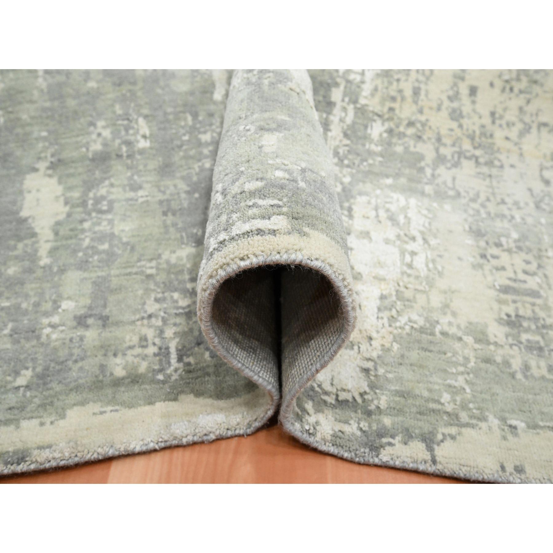 Annodato a mano Tappeto XL in lana e seta annodato a mano 12'x18' grigio pastello con design astratto moderno in vendita