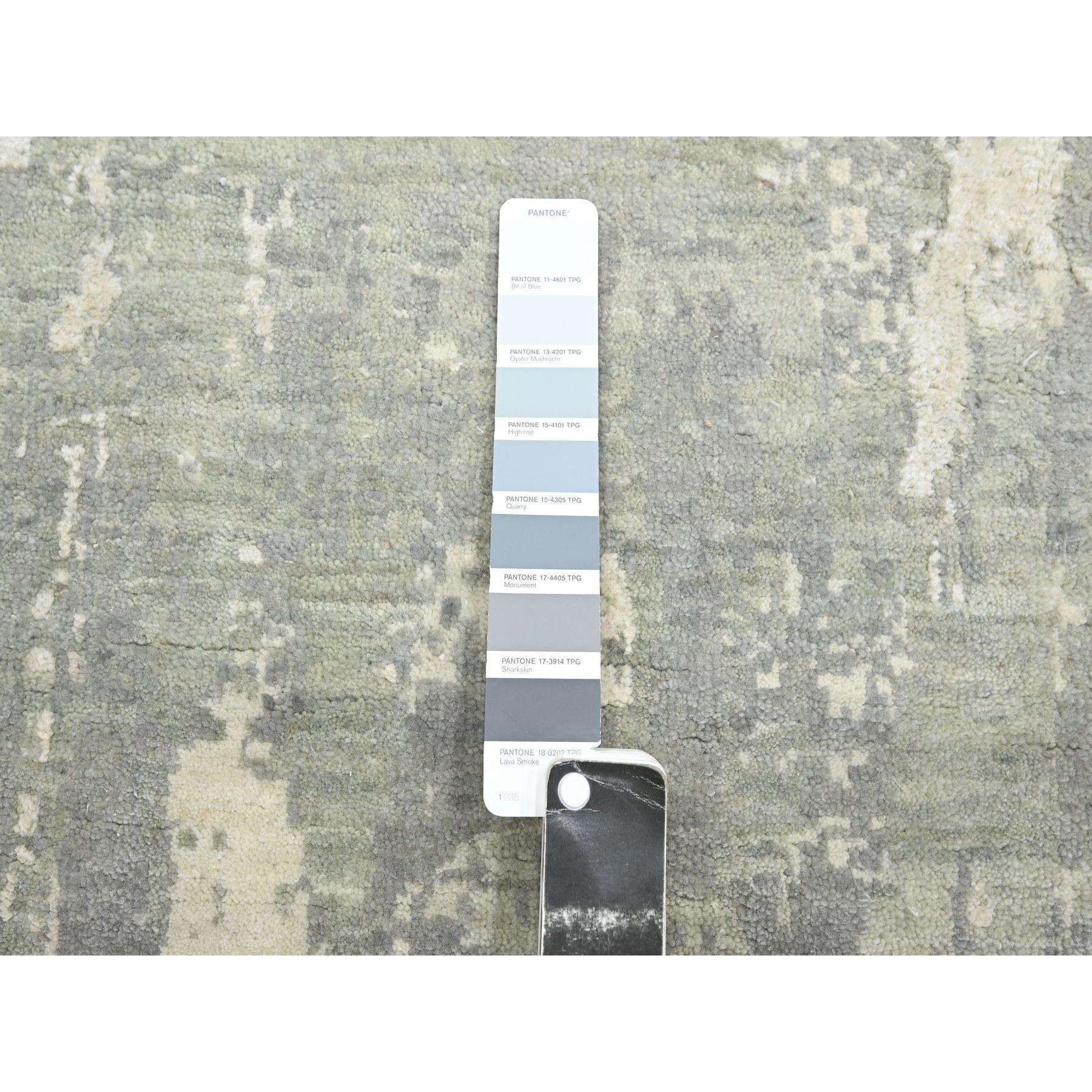 XXI secolo e contemporaneo Tappeto XL in lana e seta annodato a mano 12'x18' grigio pastello con design astratto moderno in vendita