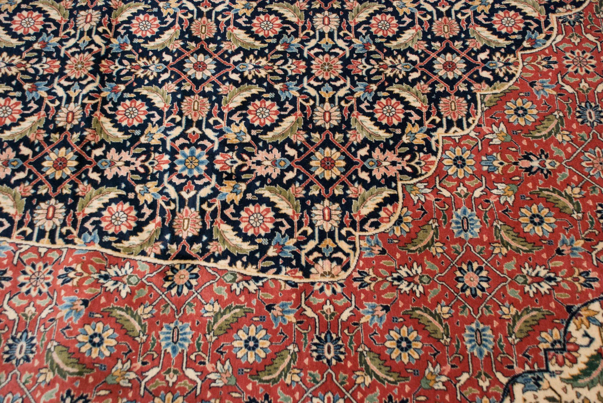 Annodato a mano Tappeto vintage bulgaro Tabriz Design in vendita
