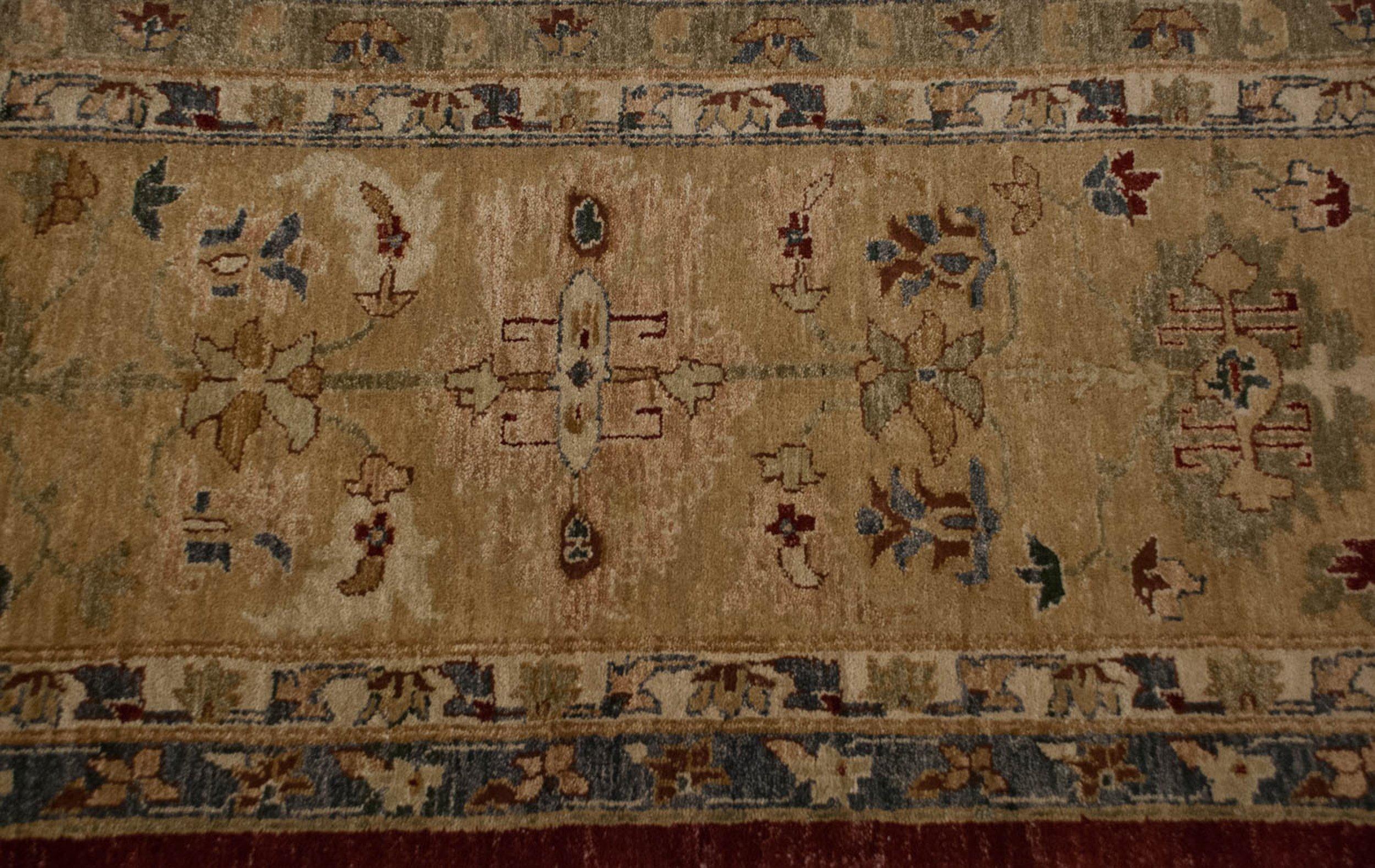New Agra Carpet In New Condition For Sale In Katonah, NY