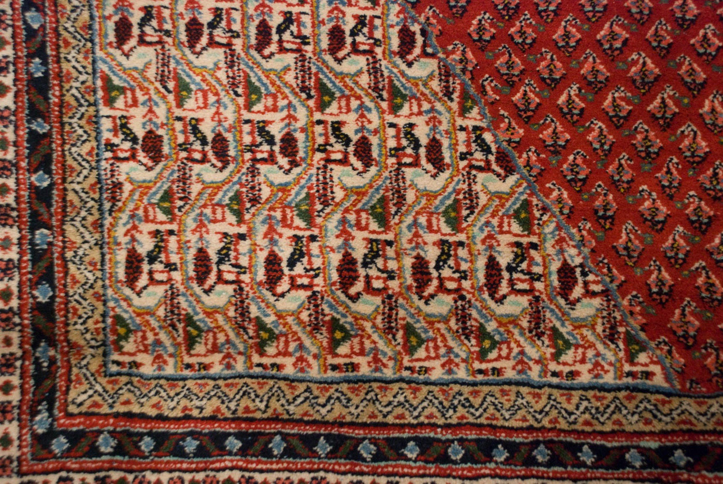 Vintage Mir Sarouk Carpet In Excellent Condition For Sale In Katonah, NY