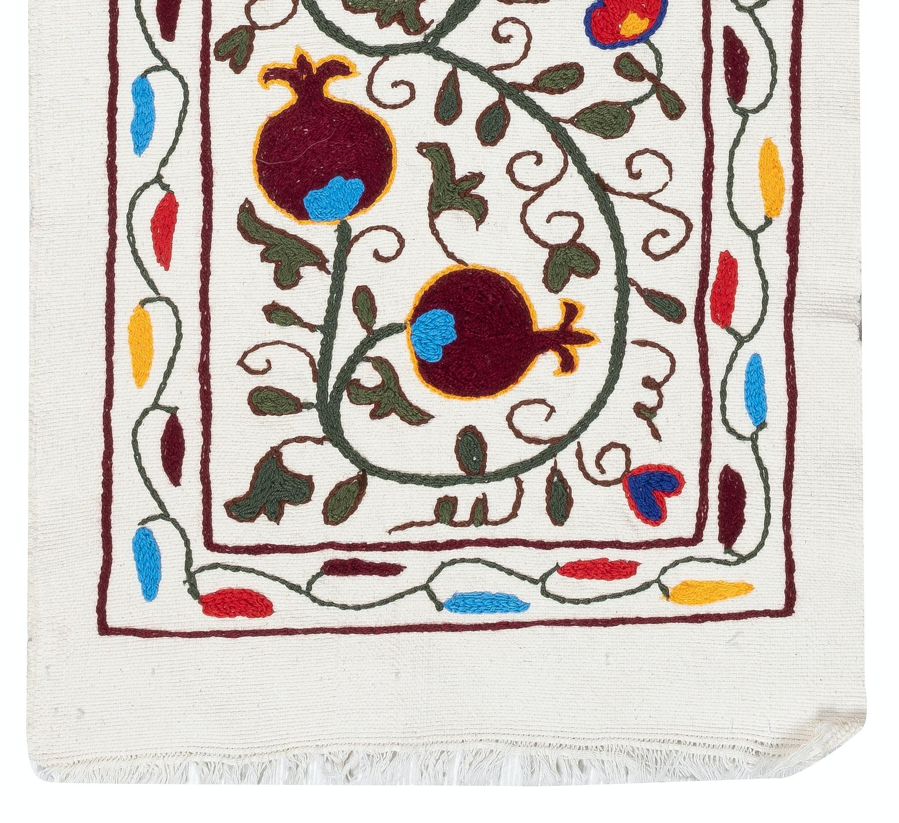 12x34 in bestickter Baumwolle Wandbehang. Granatapfelbaum Design Tischläufer (Bestickt) im Angebot