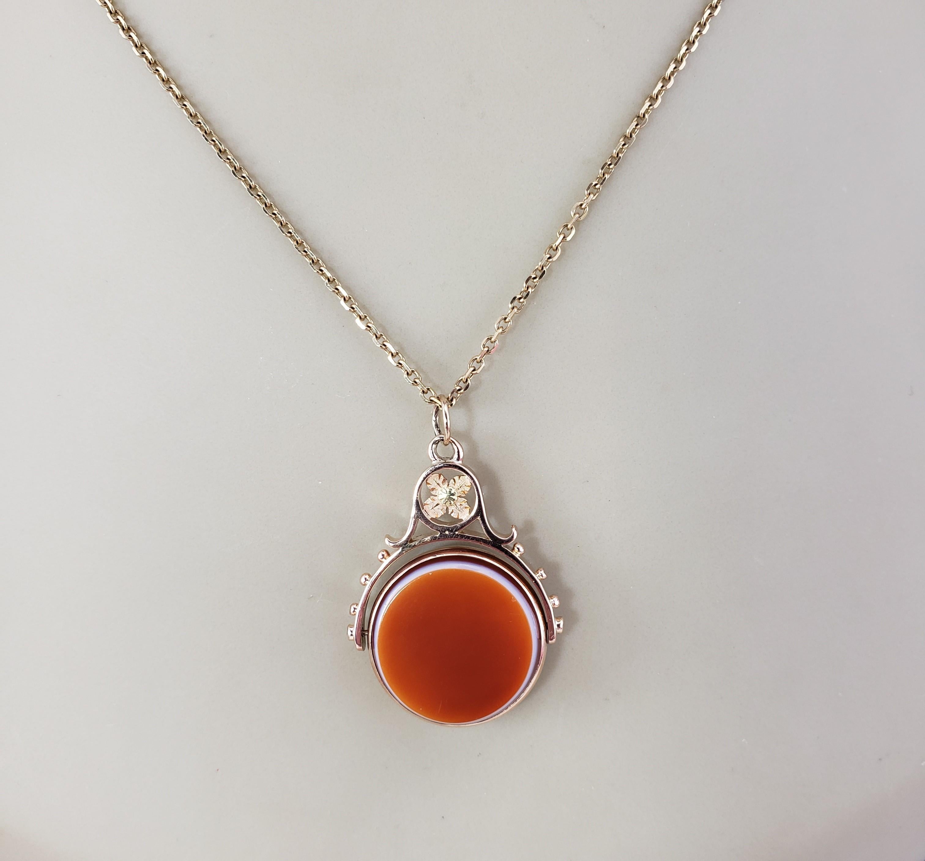 Pendentif réversible en or jaune 13 - 14 carats, pierre de sang et cornaline n° 21604 en vente 1