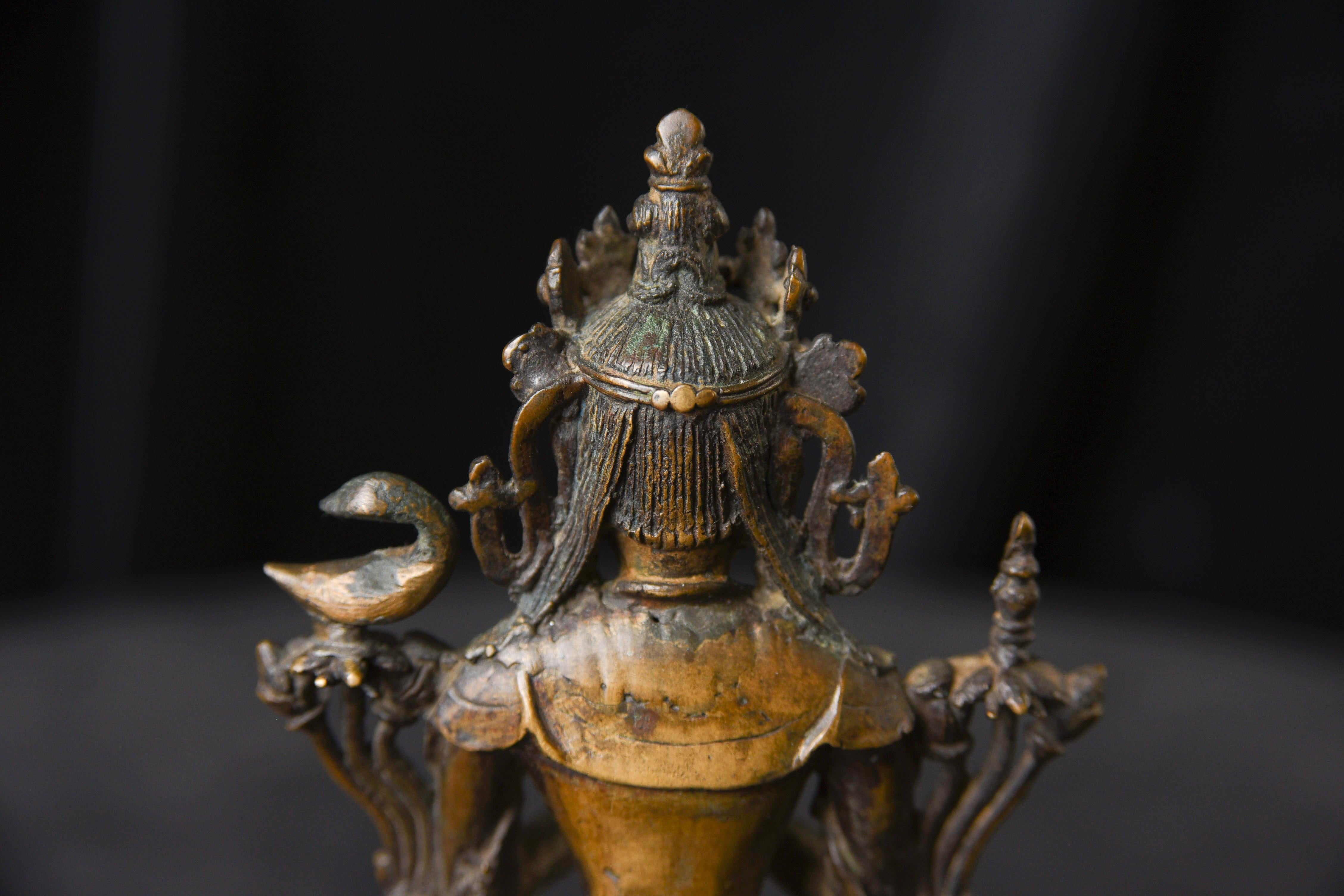 Tibetischer Buddha/Bodhisattva aus Bronze des 13./14. Jahrhunderts im Angebot 6