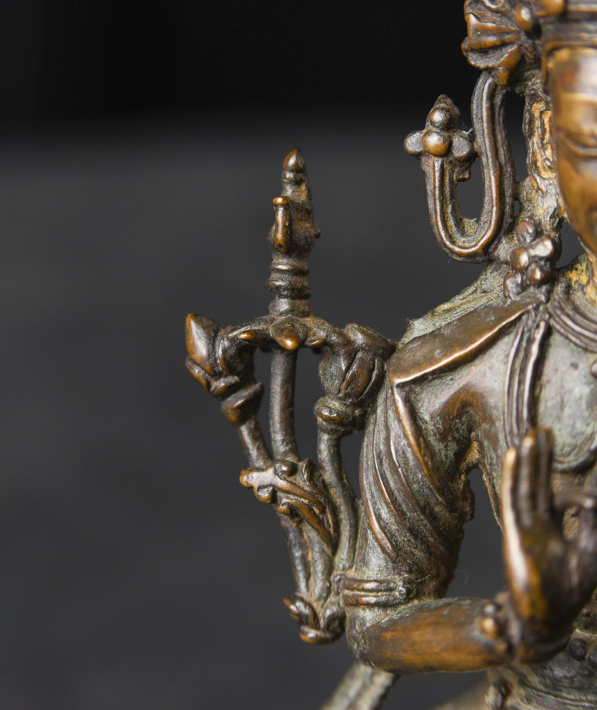 Tibetischer Buddha/Bodhisattva aus Bronze des 13./14. Jahrhunderts im Angebot 9