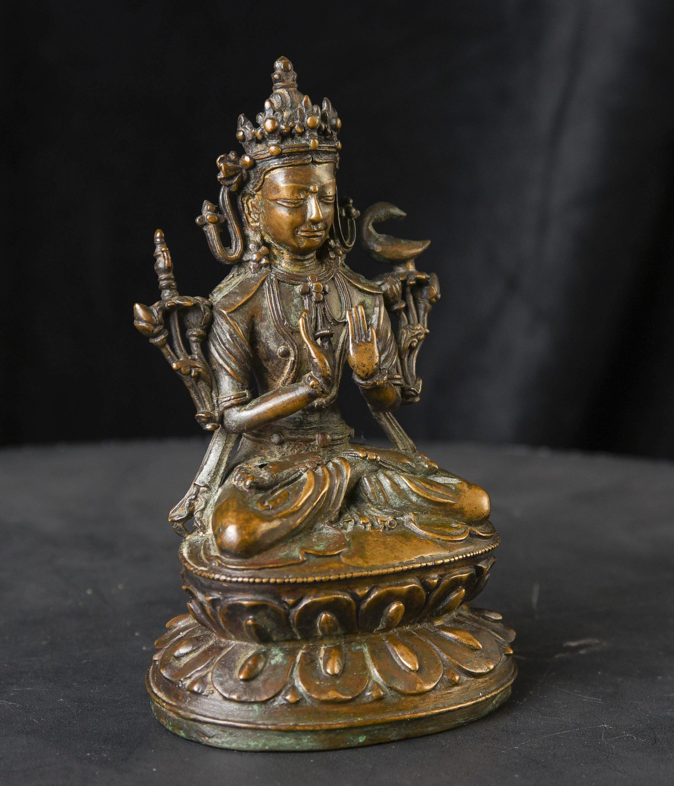 Tibetischer Buddha/Bodhisattva aus Bronze des 13./14. Jahrhunderts (18. Jahrhundert und früher) im Angebot