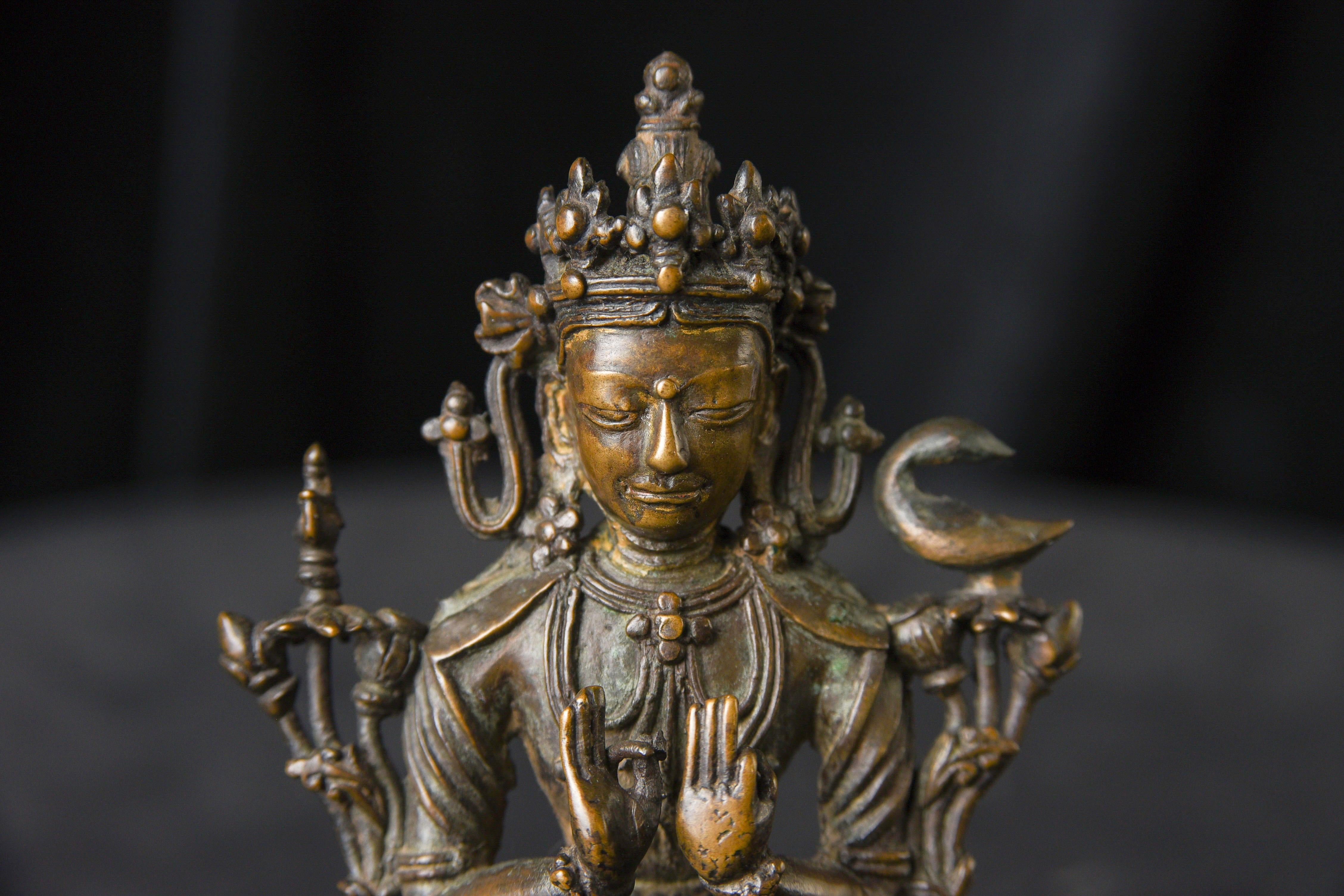 Tibetischer Buddha/Bodhisattva aus Bronze des 13./14. Jahrhunderts im Angebot 4