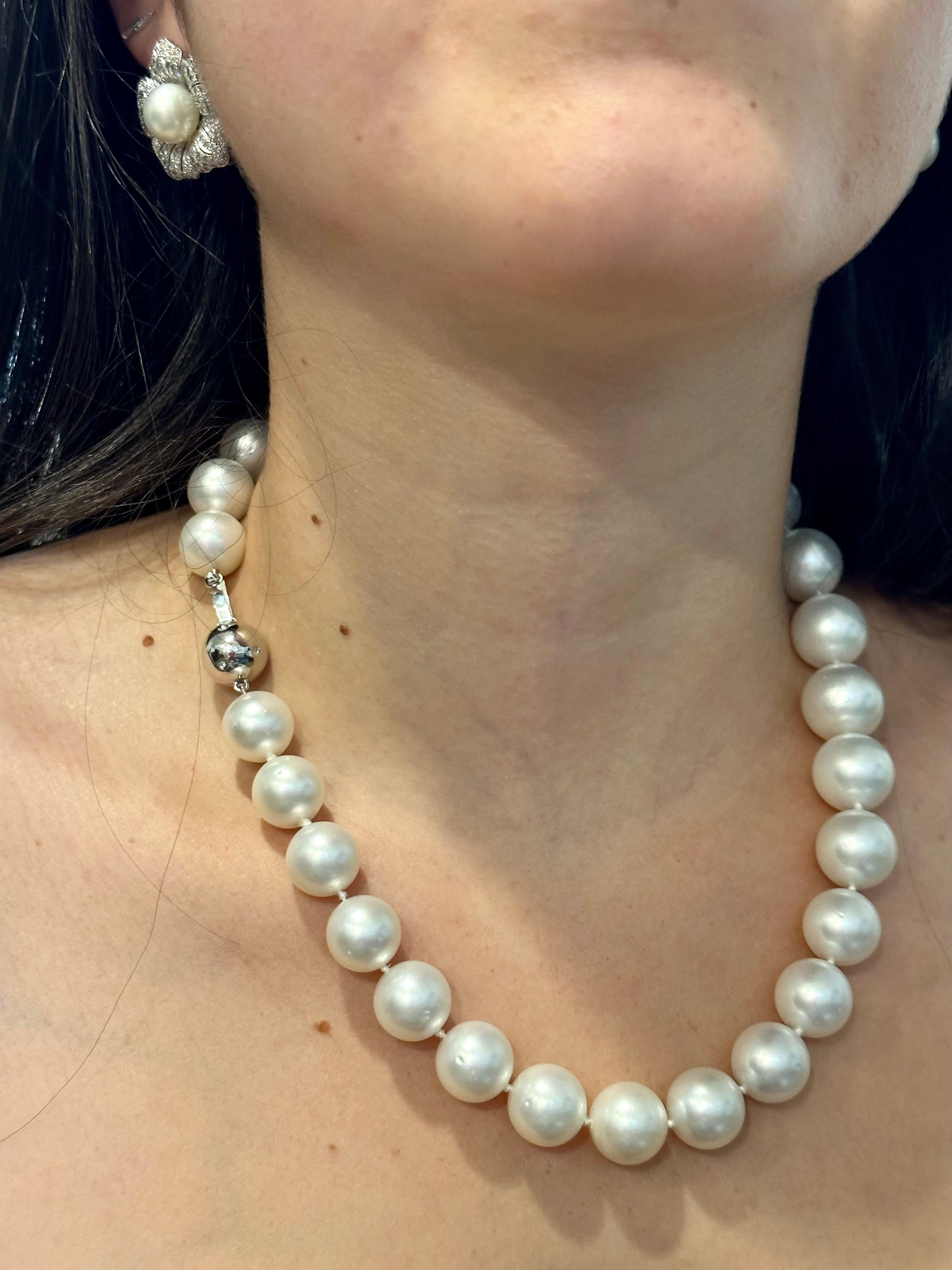 13-16.5mm White South Sea Round Pearl Necklace - AAA Quality, 29 Pieces +Diamond For Sale 7