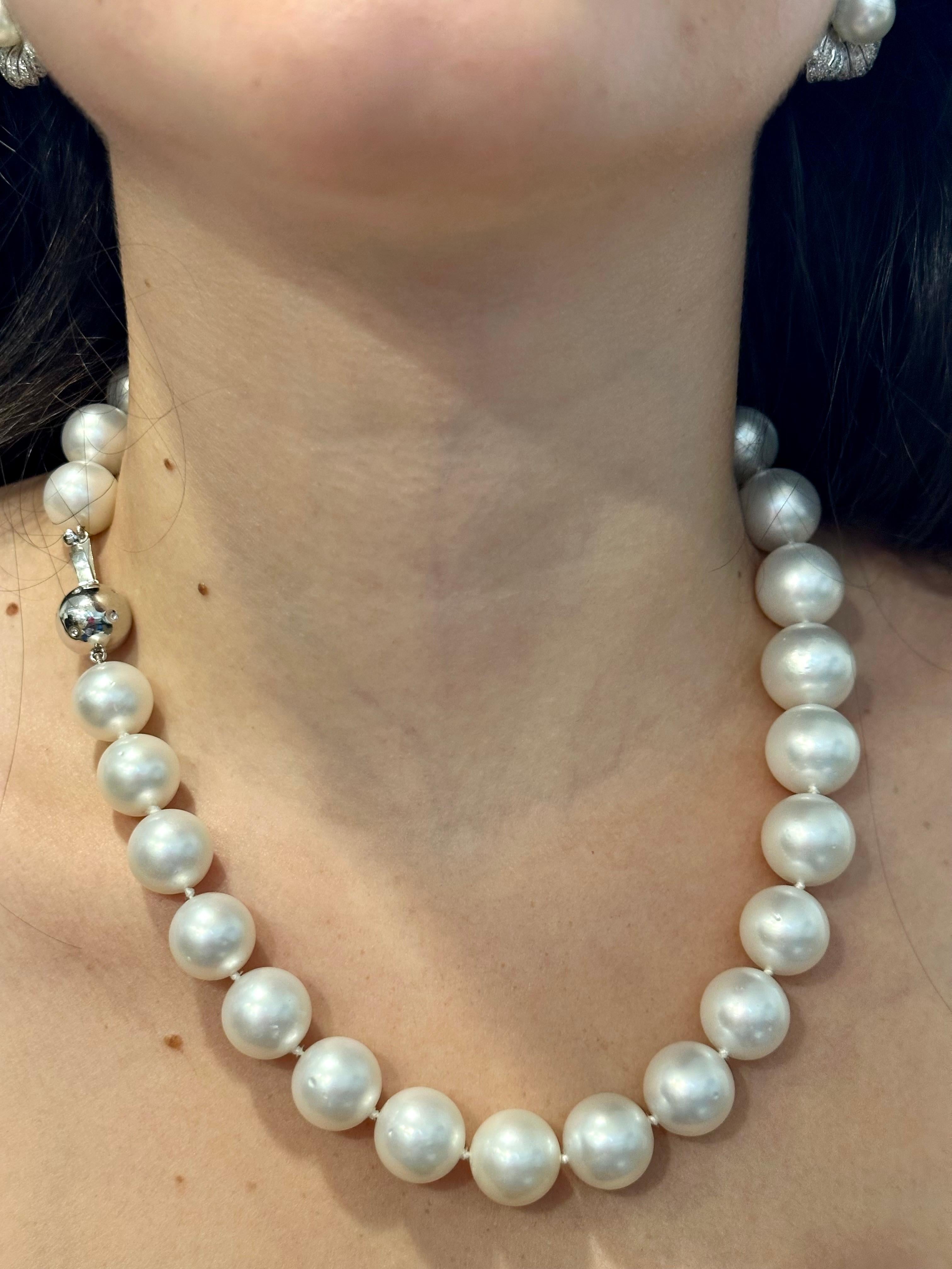 13-16.5mm White South Sea Round Pearl Necklace - AAA Quality, 29 Pieces +Diamond For Sale 8