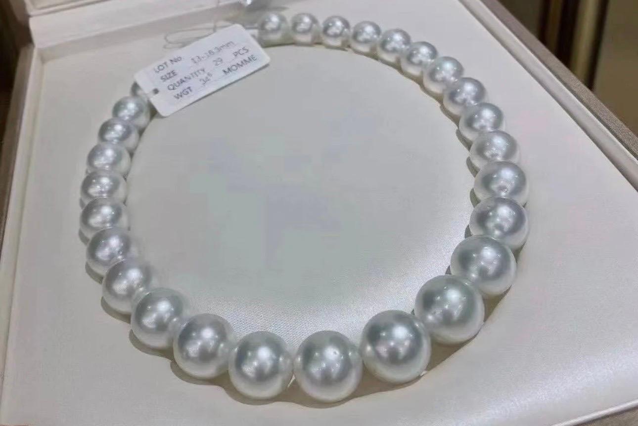13-16.5mm Collar de Perlas Redondas Blancas del Mar del Sur - Calidad AAA, 29 Piezas +Diamante en Excelente estado para la venta en New York, NY