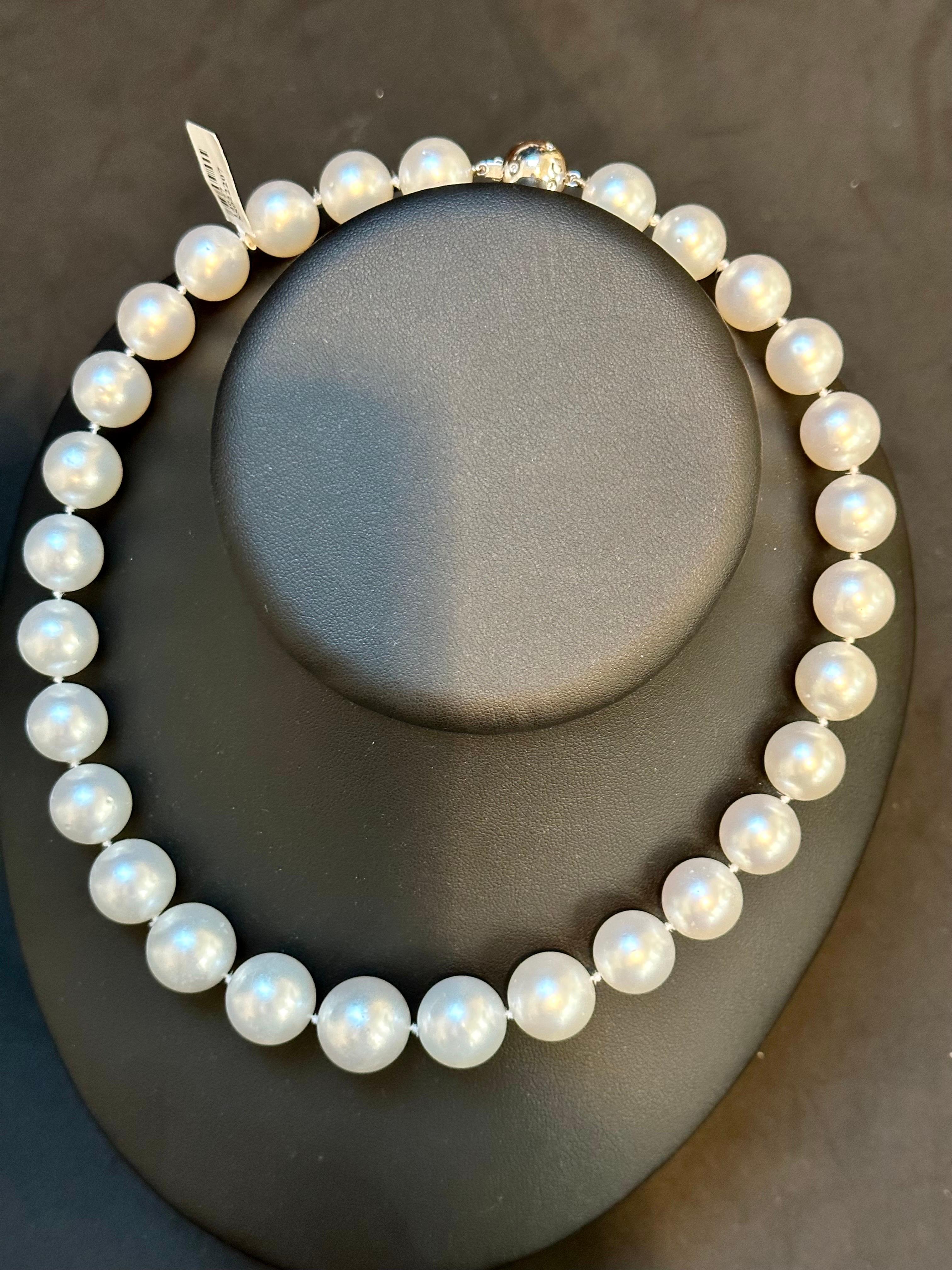 13-16.5mm White South Sea Round Pearl Necklace - AAA Quality, 29 Pieces +Diamond In Excellent Condition For Sale In New York, NY