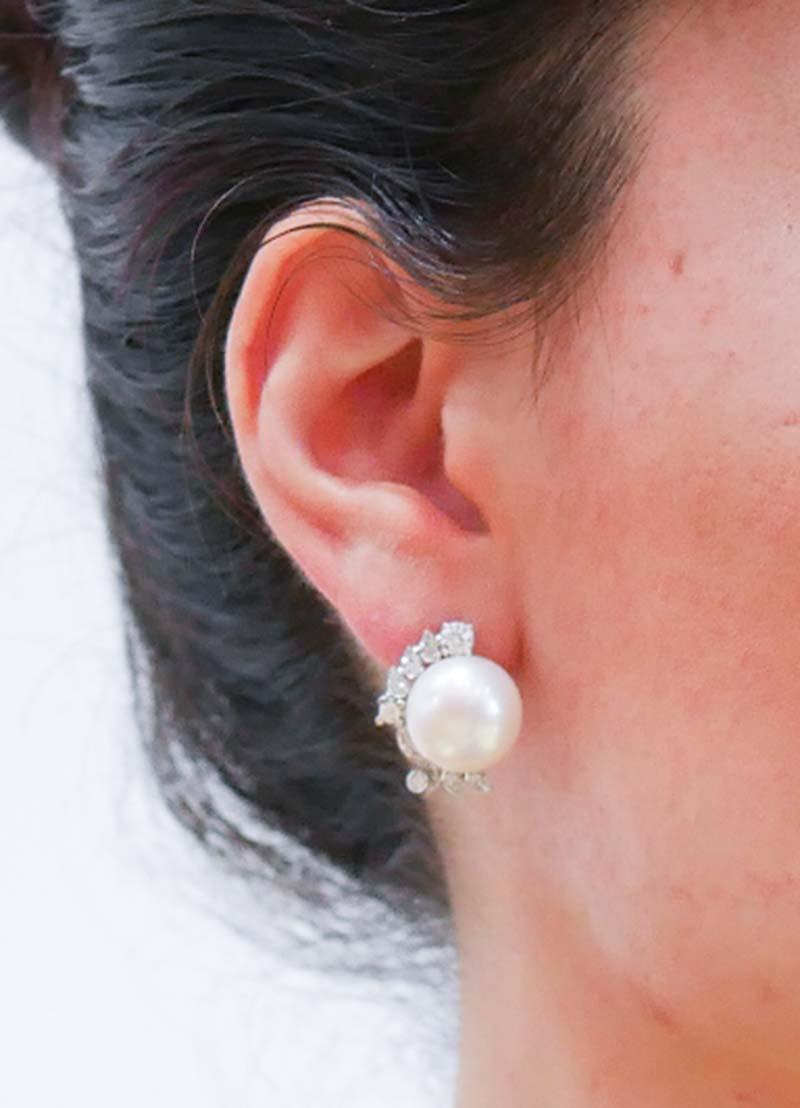 13, 5 Mm Pearls, Diamonds, 14 Karat White Gold Earrings. In Good Condition For Sale In Marcianise, Marcianise (CE)
