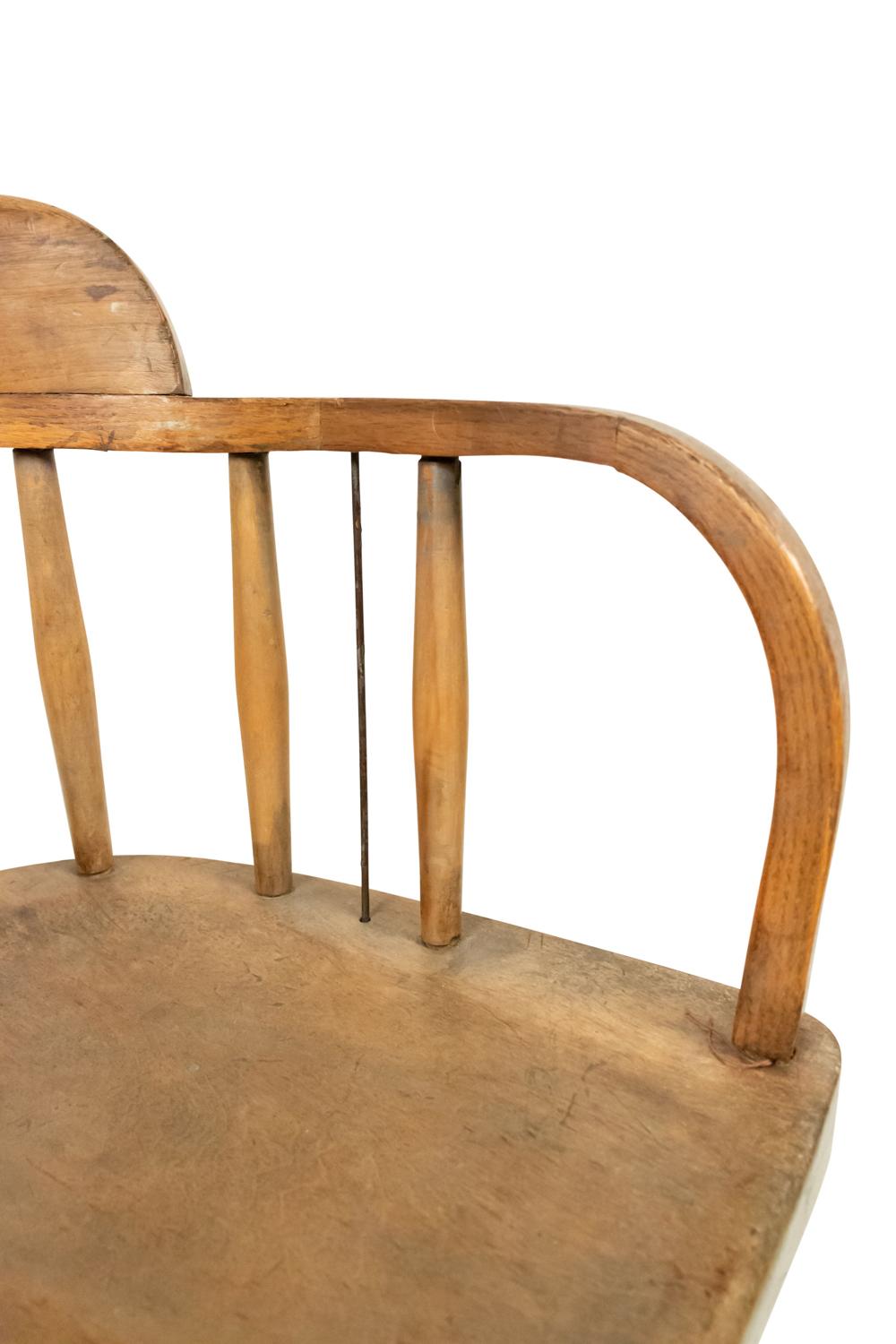 13 Fauteuils en chêne de style capitaine américain en vente 3