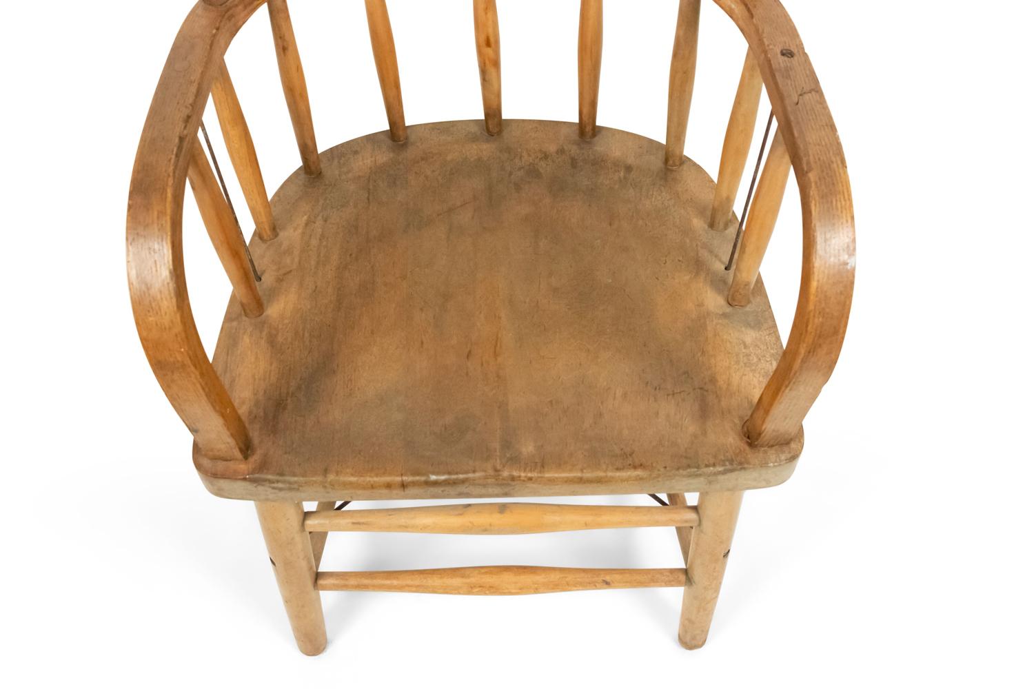 13 Fauteuils en chêne de style capitaine américain en vente 6