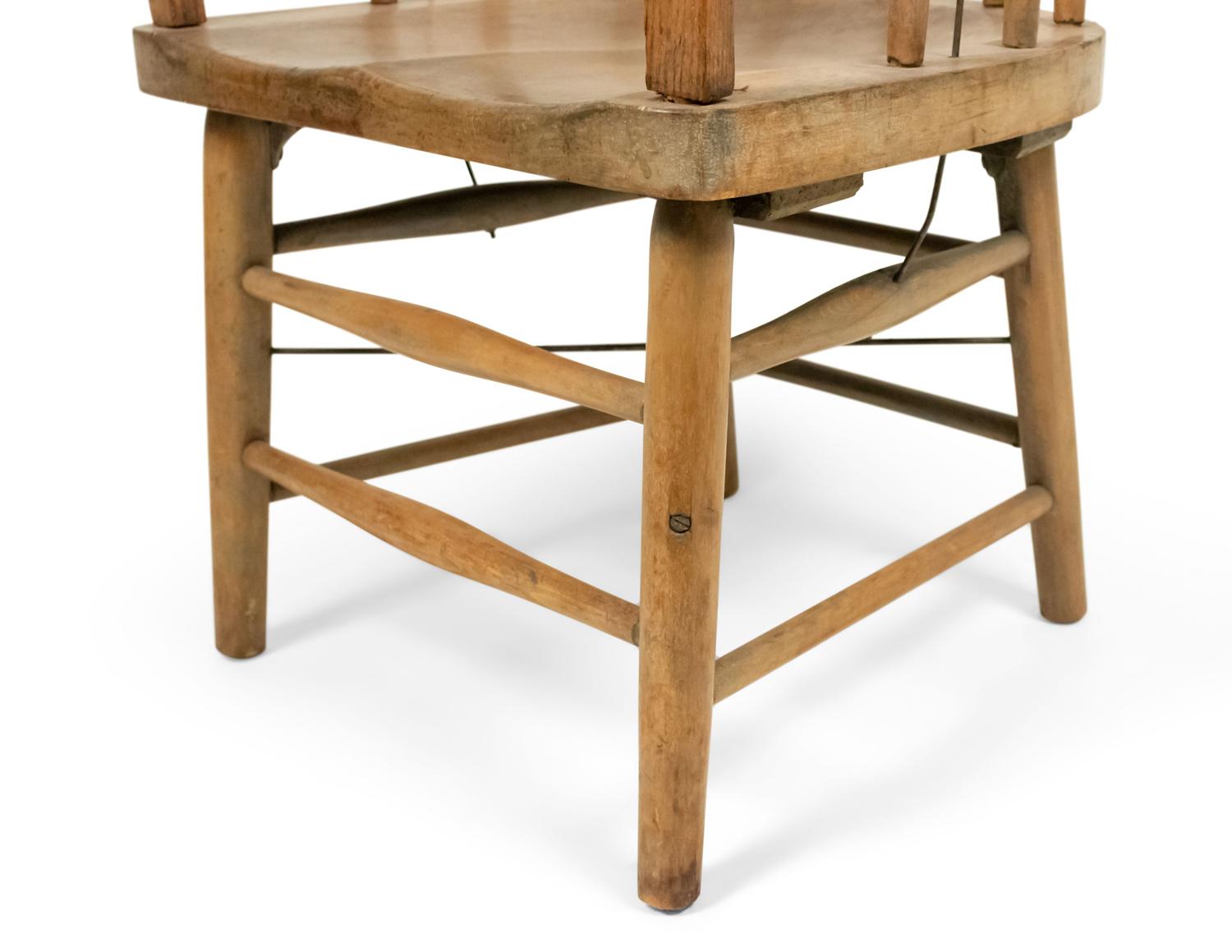 13 Fauteuils en chêne de style capitaine américain en vente 9