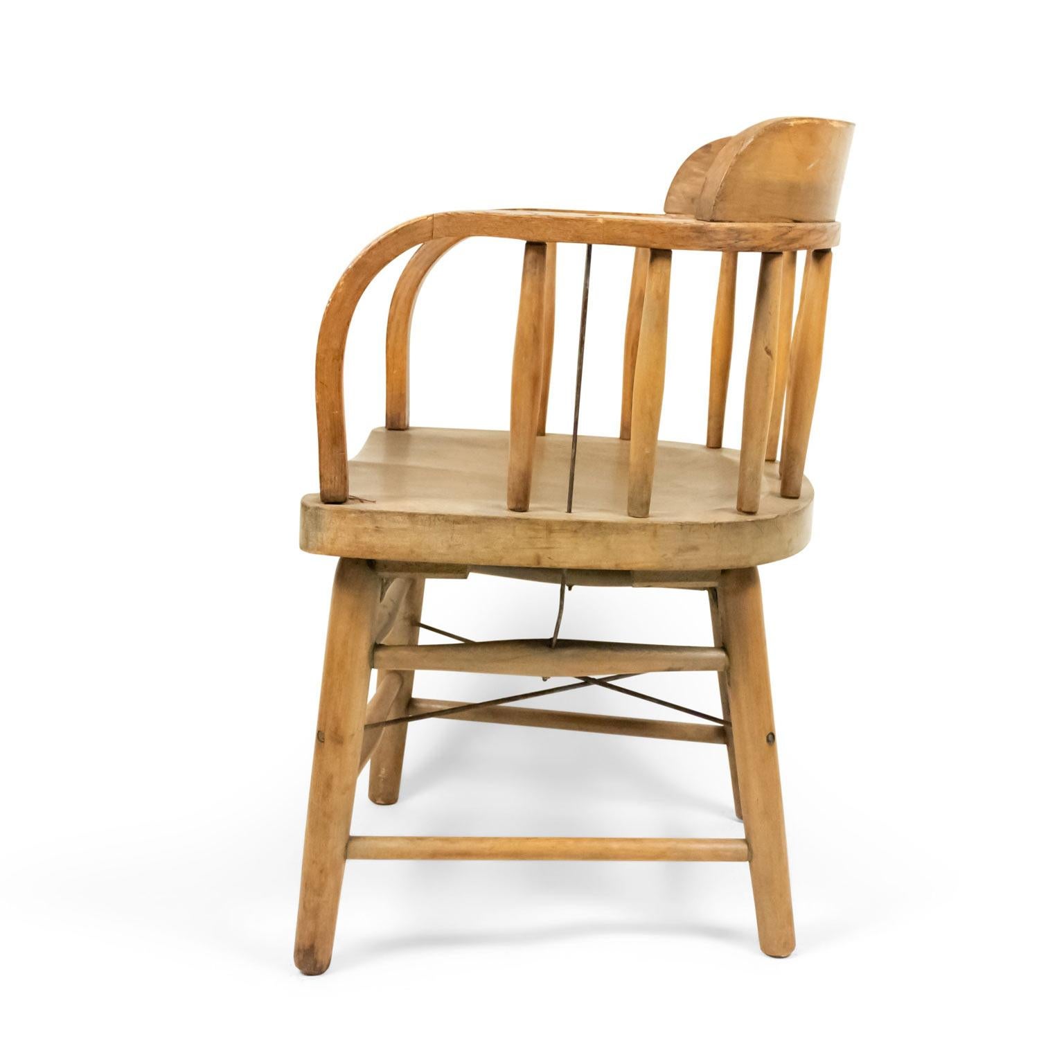 Américain 13 Fauteuils en chêne de style capitaine américain en vente