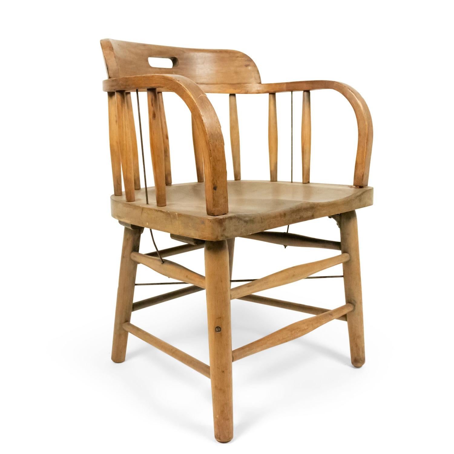 13 Fauteuils en chêne de style capitaine américain en vente 2