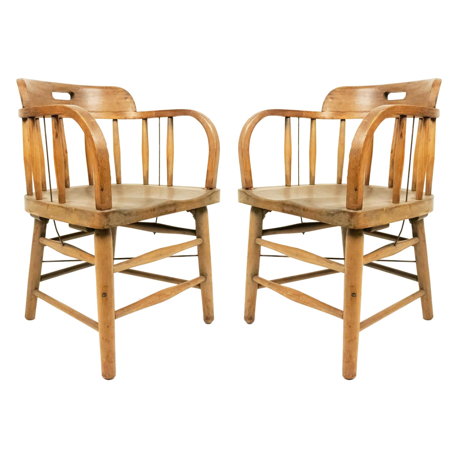 13 Fauteuils en chêne de style capitaine américain