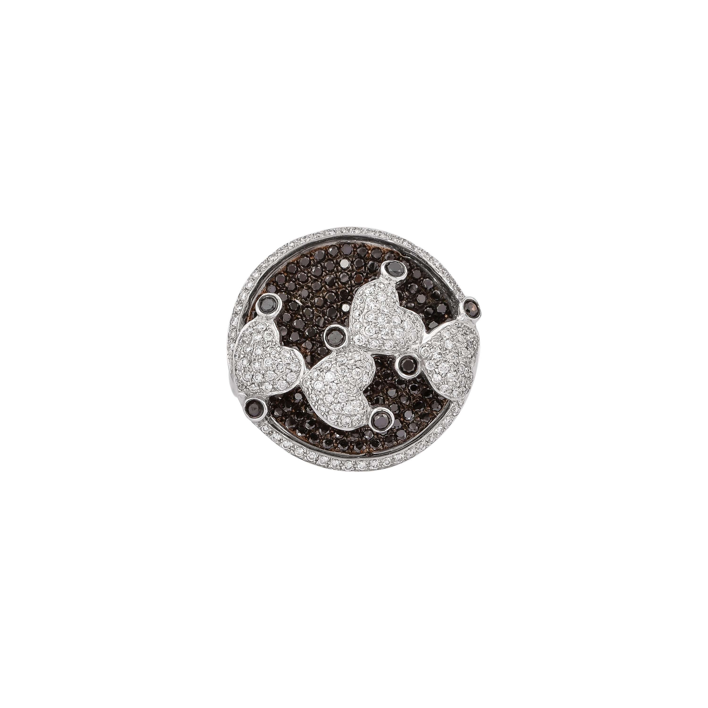 Contemporary Sunita Nahata Black & White Diamond 1.35ct. Fancy Ring in 14Karat White Gold. For Sale