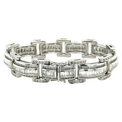 Pulsera unisex de oro blanco de 18k con diamantes redondos y baguette engastados en canal de 13 quilates