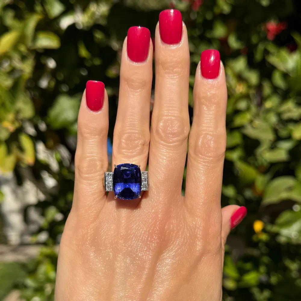 Modernist 13 Carat Cushion Tanzanite and Princess Diamond Gold Statement Oscar Worthy Ring For Sale