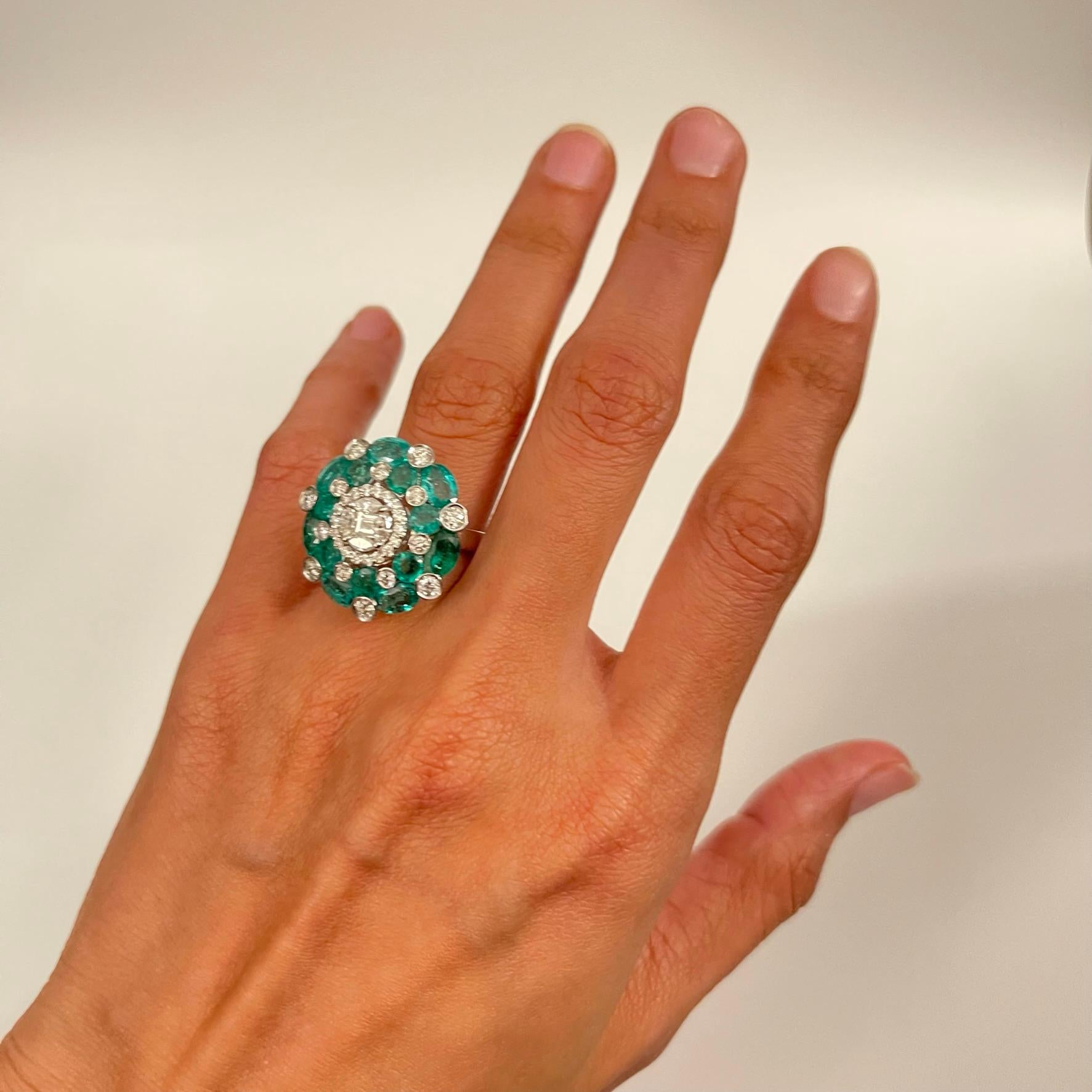 Taille émeraude Bague avec diamant de 1,3 carat et émeraude de 7,00 carats en vente