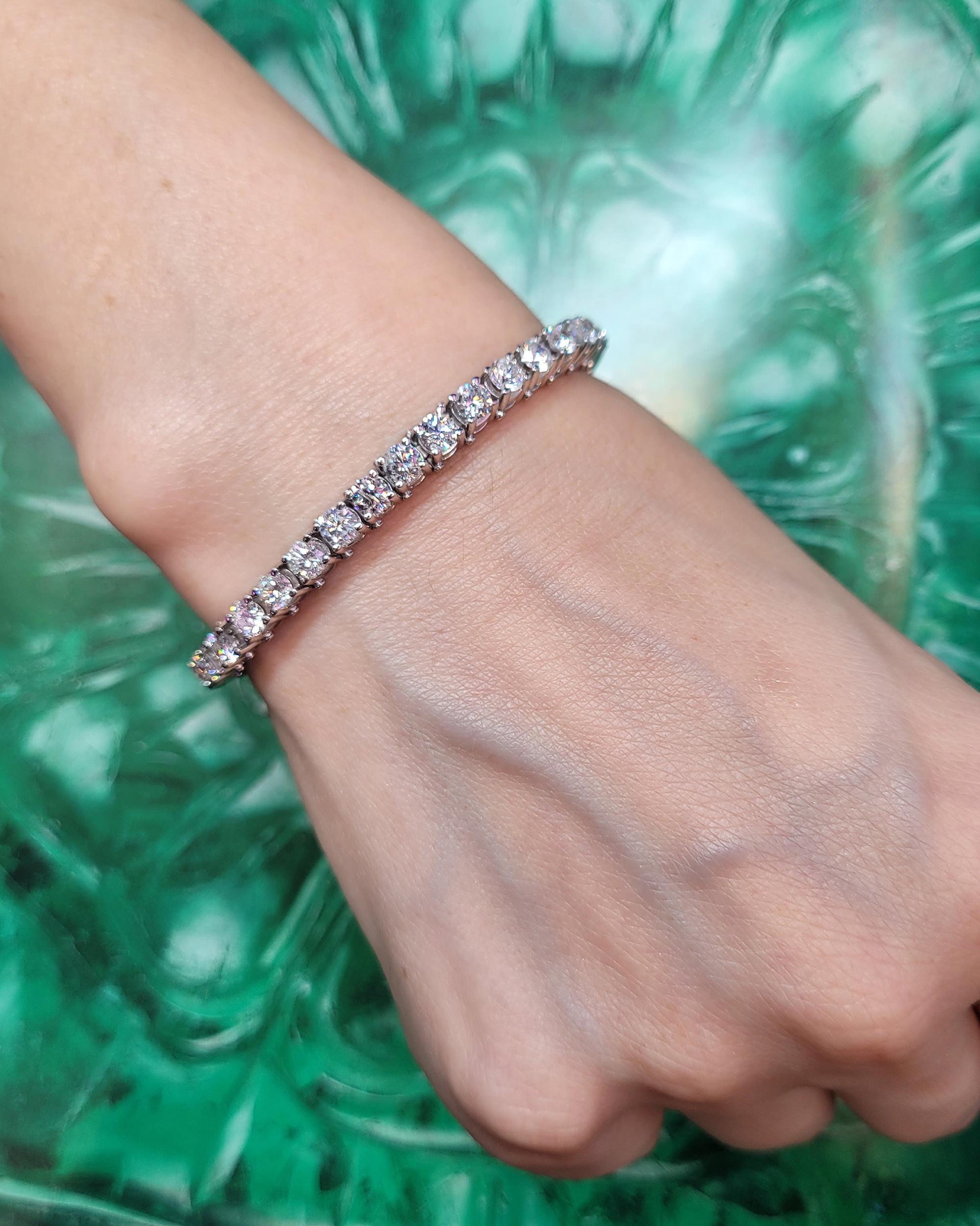 13-Carat Diamond Tennis Bracelet in 14K White Gold In Excellent Condition For Sale In New York, NY