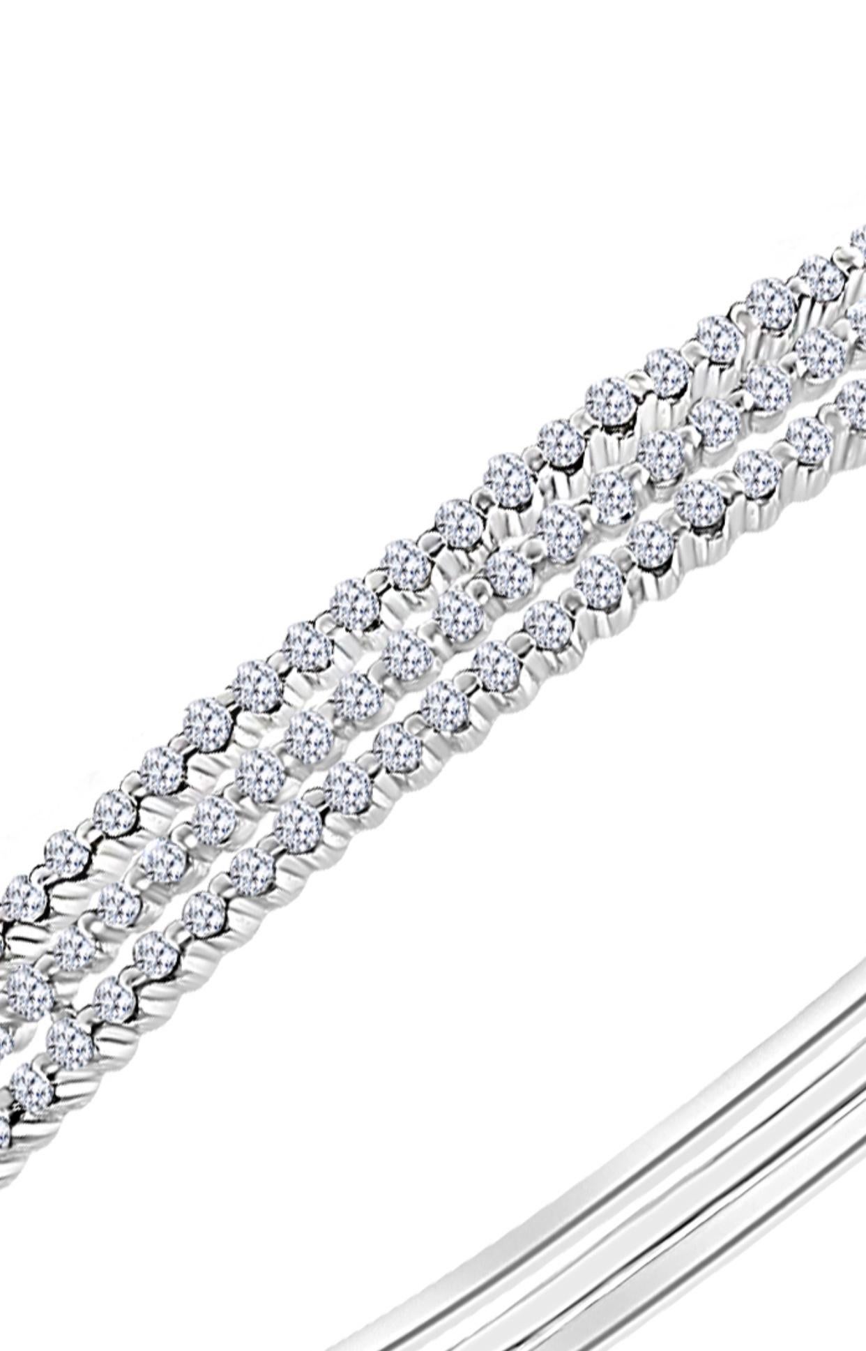 Bracelet jonc / bracelet à trois rangées de diamants 1,3 carat en or blanc 18 carats, 15 grammes Excellent état - En vente à New York, NY