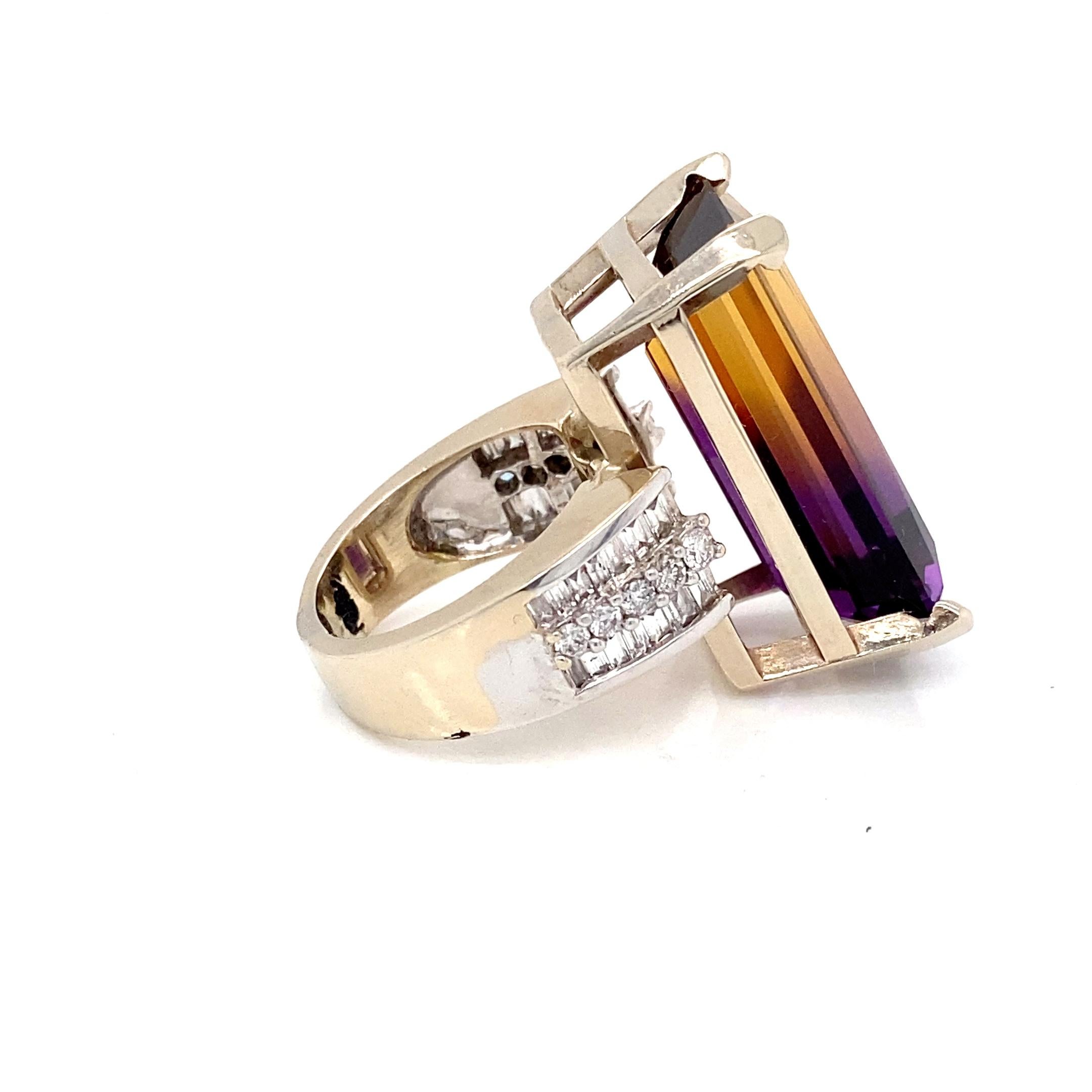 Moderno 13 Carat Emerald Cut Ametrine and 14K White Gold Cocktail Ring in vendita