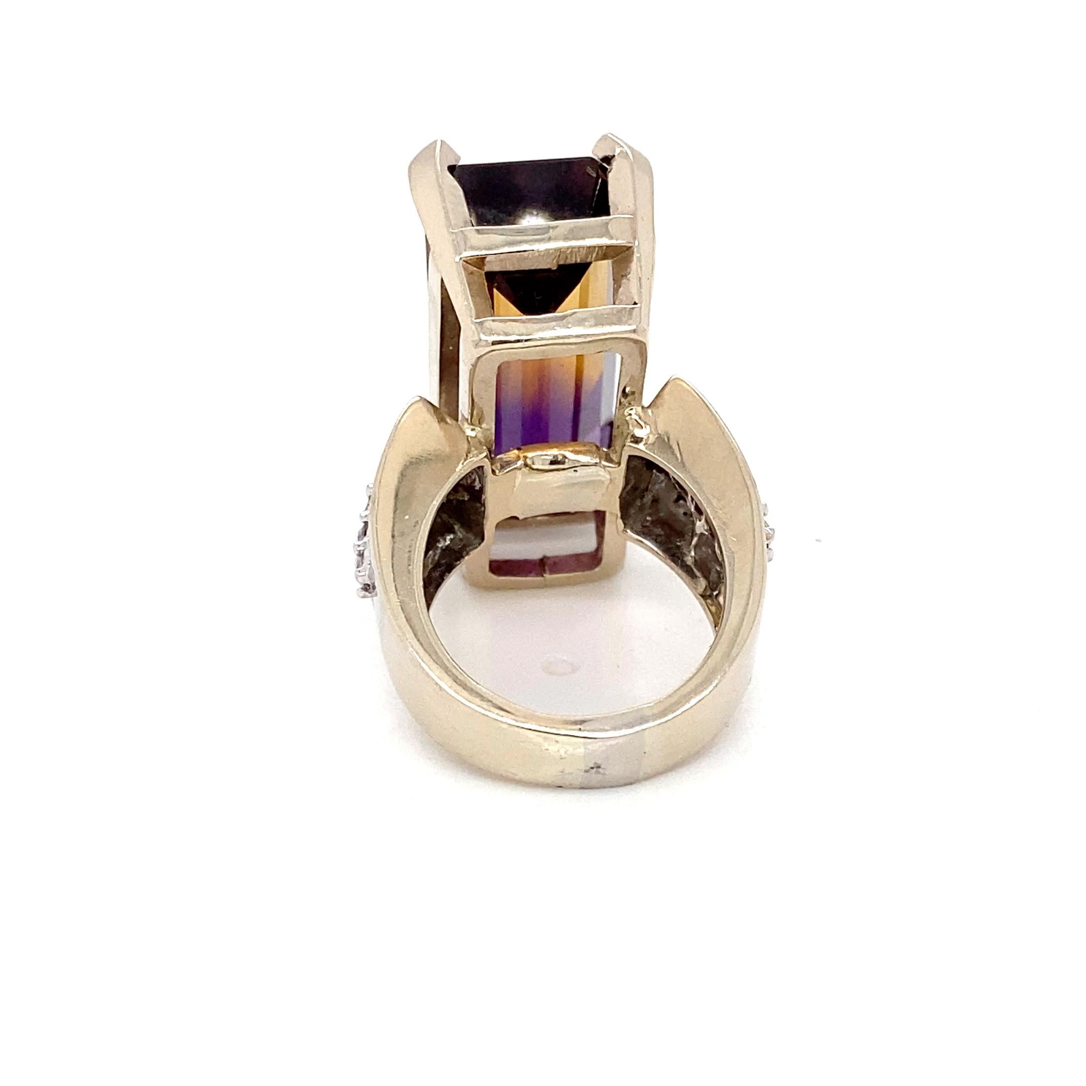 da uomo o donna 13 Carat Emerald Cut Ametrine and 14K White Gold Cocktail Ring in vendita