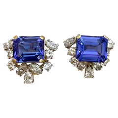 Orecchino in oro bicolore da 13 carati con tanzanite taglio smeraldo e 5 carati di diamante da 18 carati