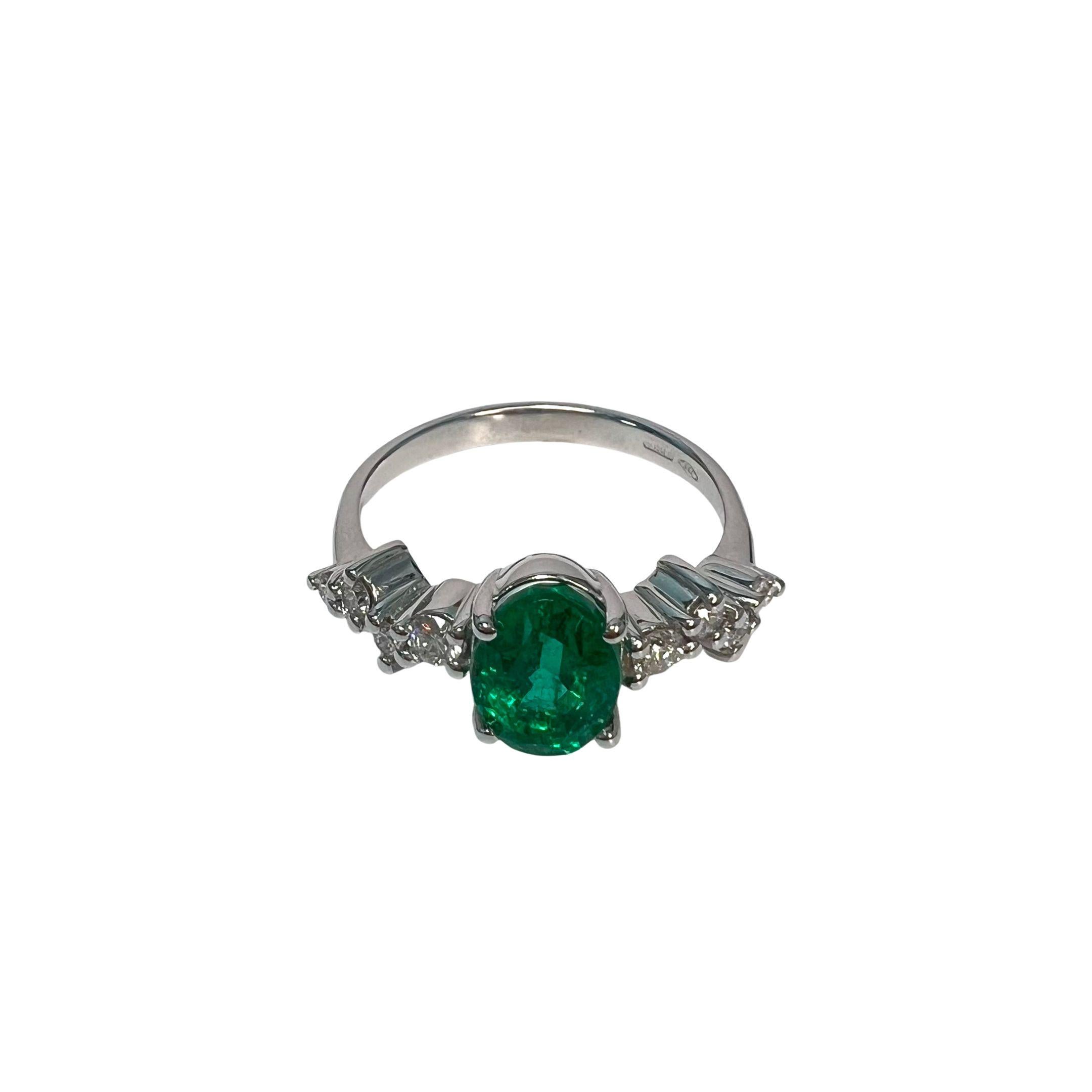 Oval Cut 1.3 Carat Emerald Oval Cluster Ring 18k White Gold For Sale
