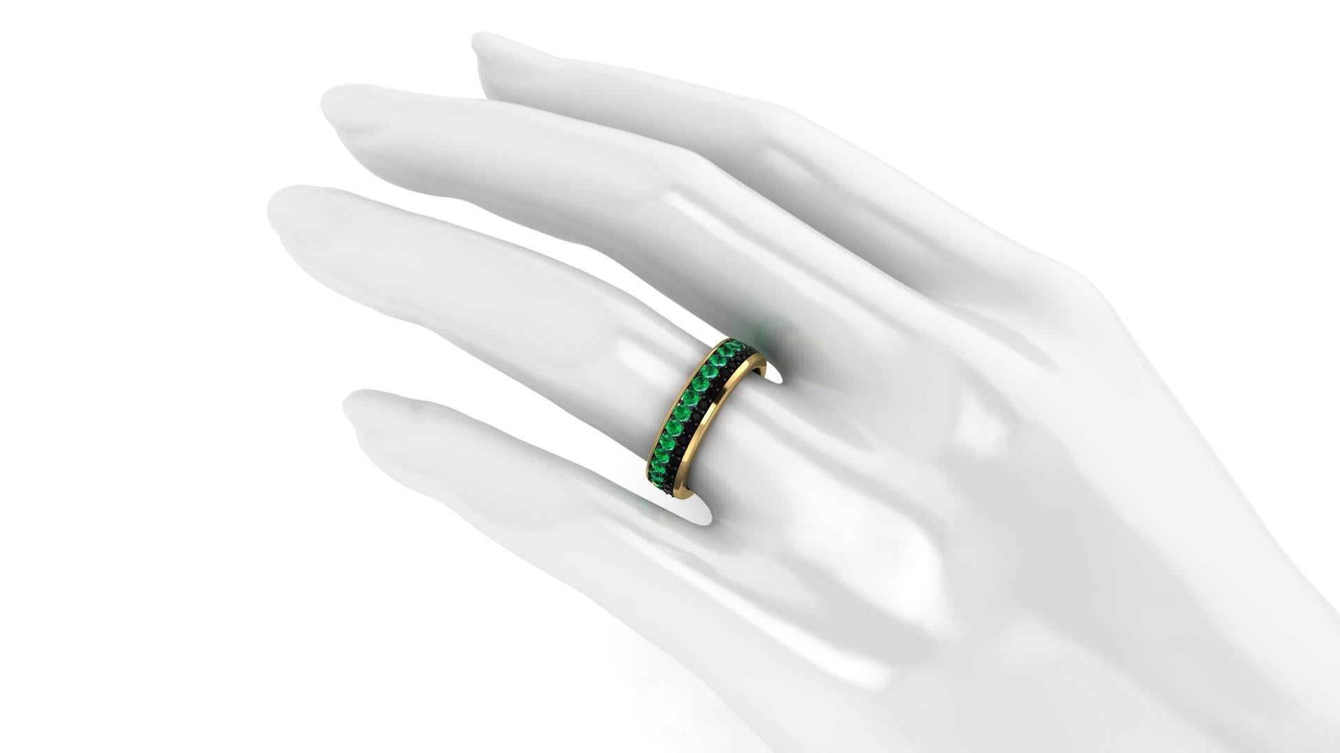 1.3 Carat Emeralds Black diamonds Pavé Eternity Ring in 18 Karat Yellow Gold In New Condition For Sale In New York, NY
