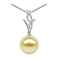13 Carat Freshwater Pearl 18 Karat White Gold Diamond Necklace
