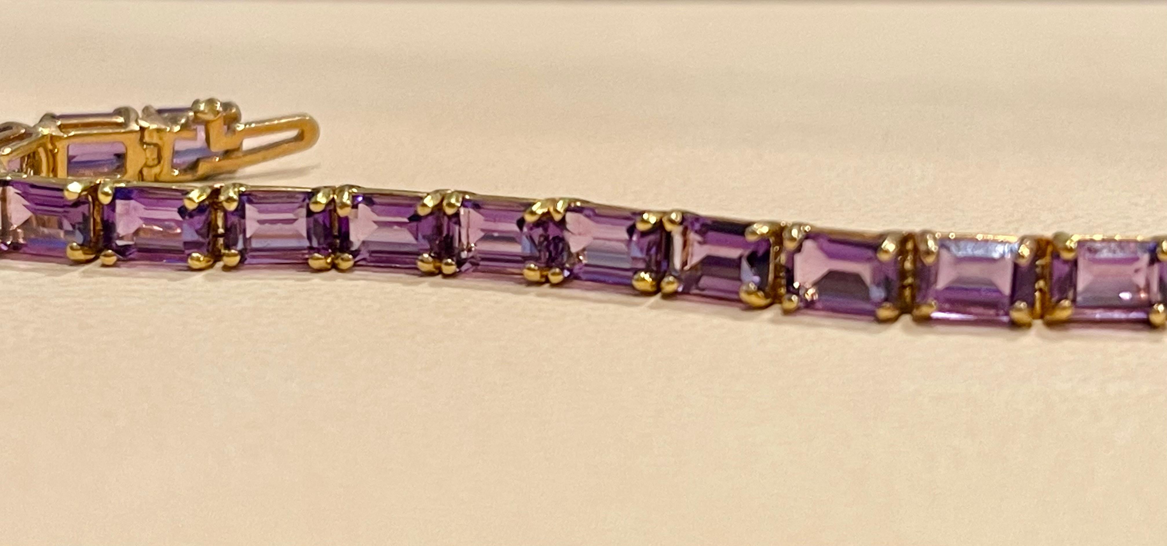 13 Carat Genuine Natural Amethyst Tennis Bracelet 14 Karat Yellow Gold In Excellent Condition For Sale In New York, NY