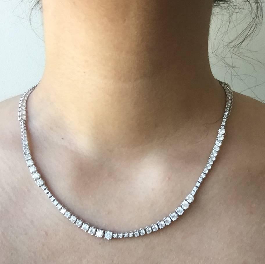 13 Karat abgestufte Diamant-Halskette  (Rundschliff) im Angebot