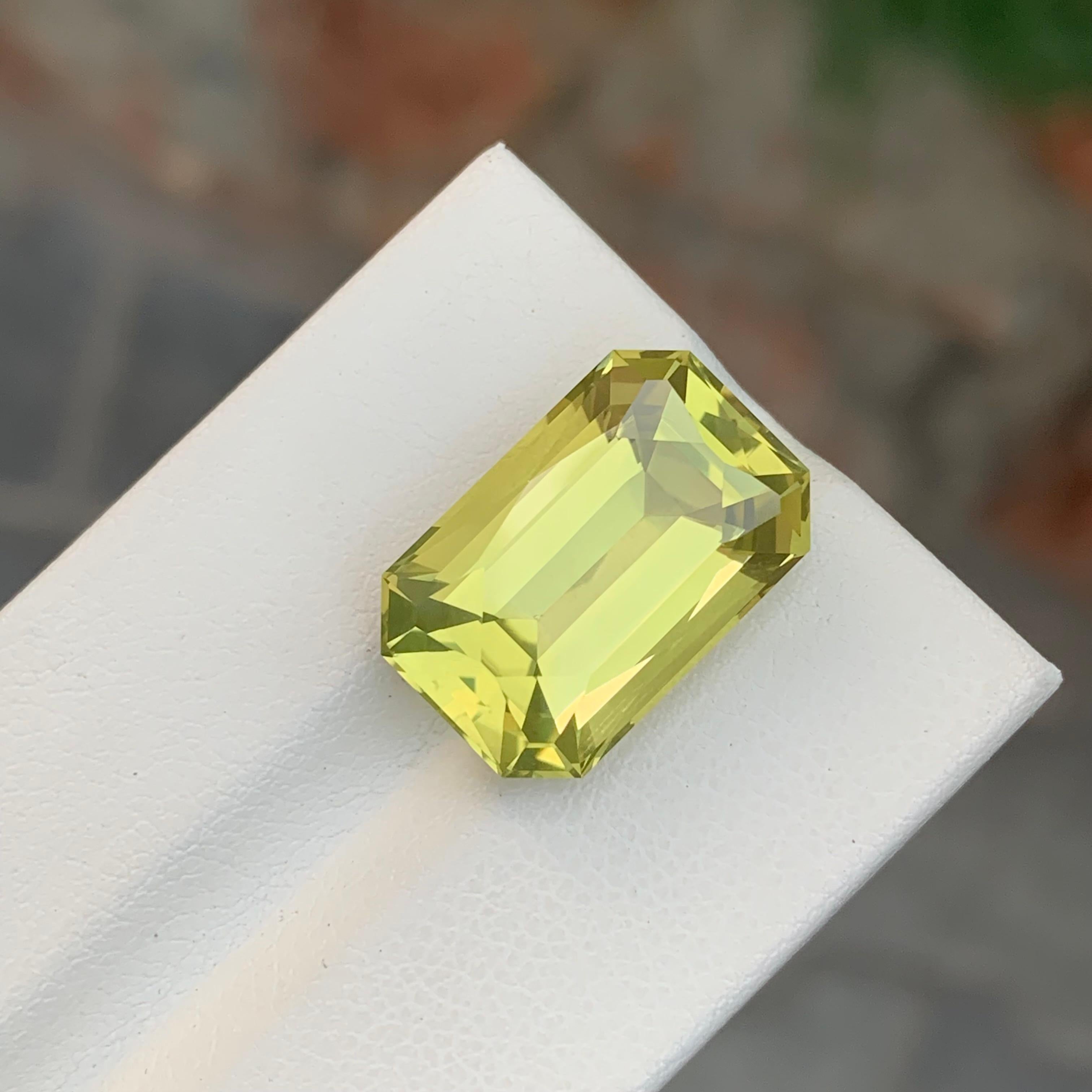 13 Karat natürlicher loser Zitronenquarz Smaragd Form Edelstein (Smaragdschliff) im Angebot