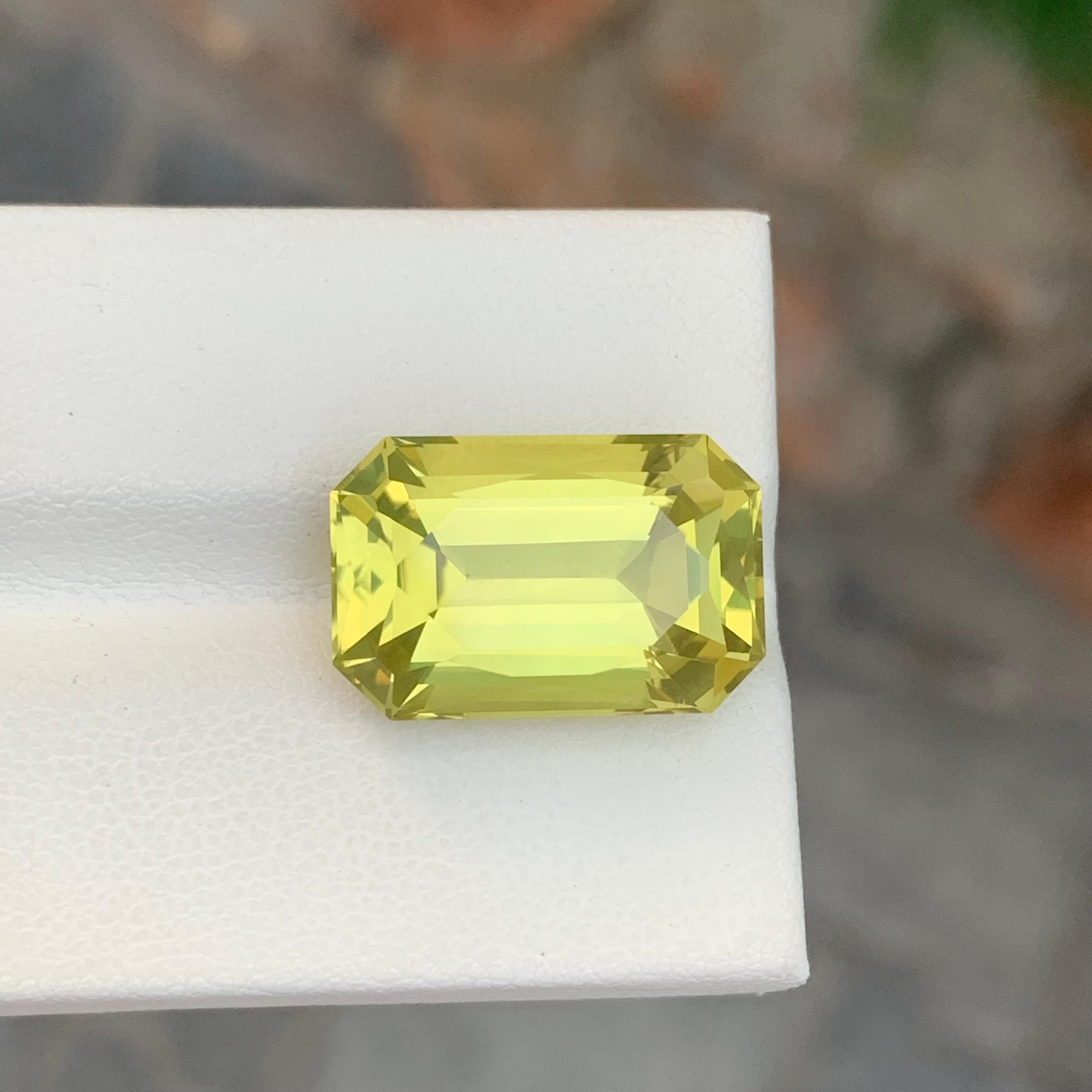 13 Karat natürlicher loser Zitronenquarz Smaragd Form Edelstein für Damen oder Herren im Angebot