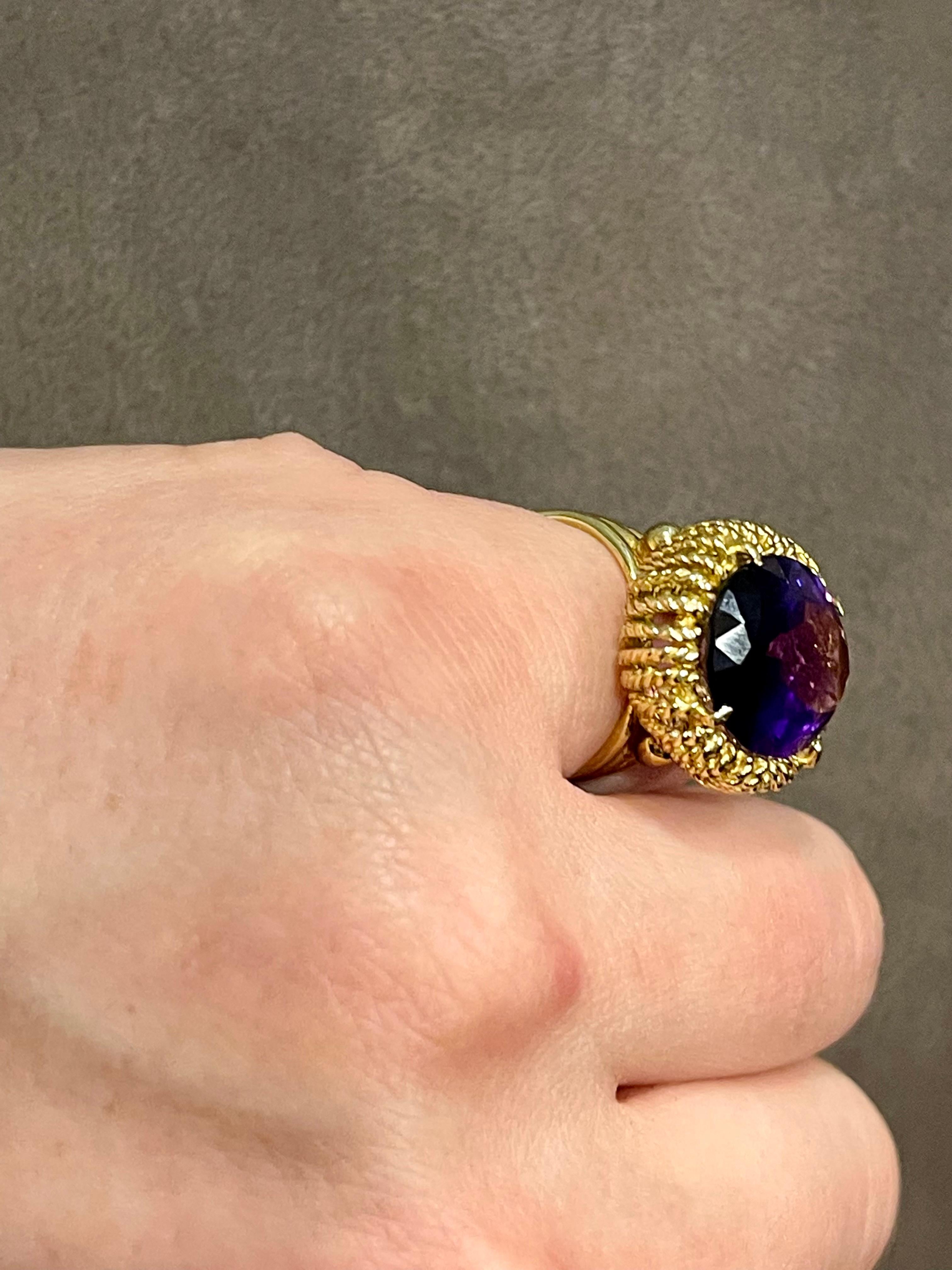 13 Carat Natural Oval Amethyst Cocktail Ring in 18 Karat Yellow Gold, Estate For Sale 8
