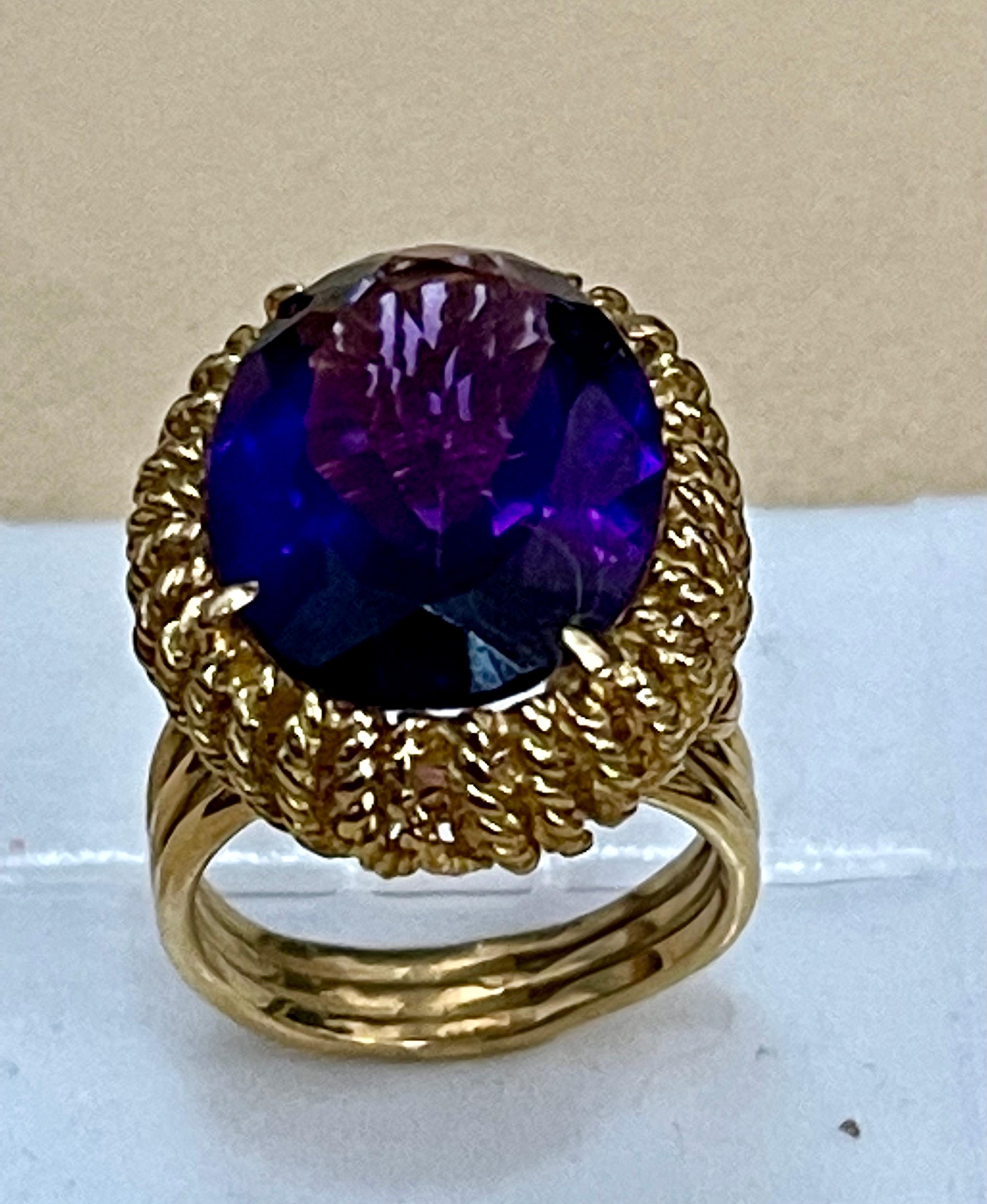 13 Carat Natural Oval Amethyst Cocktail Ring in 18 Karat Yellow Gold, Estate For Sale 6