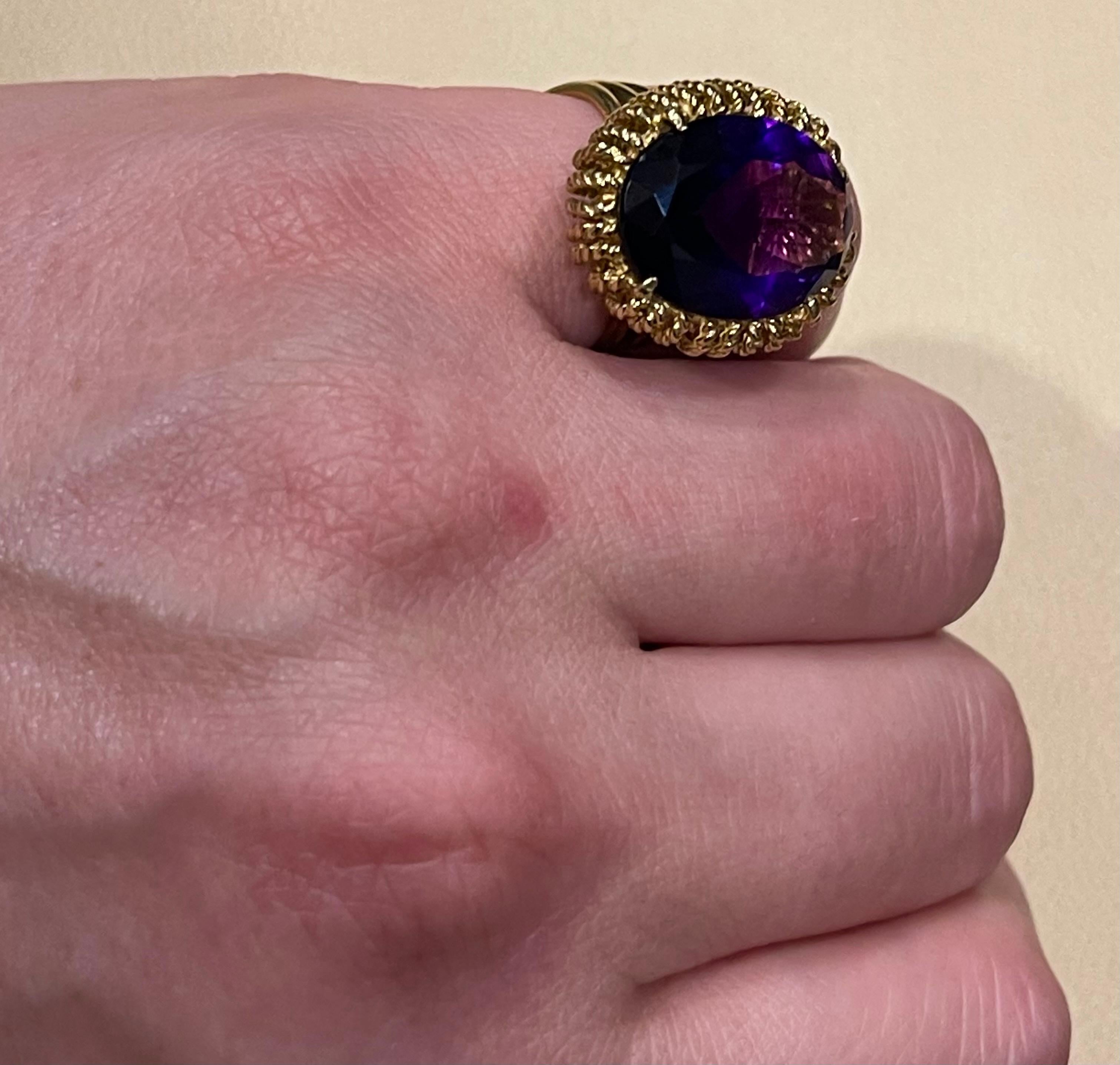 13 Carat Natural Oval Amethyst Cocktail Ring in 18 Karat Yellow Gold, Estate For Sale 9