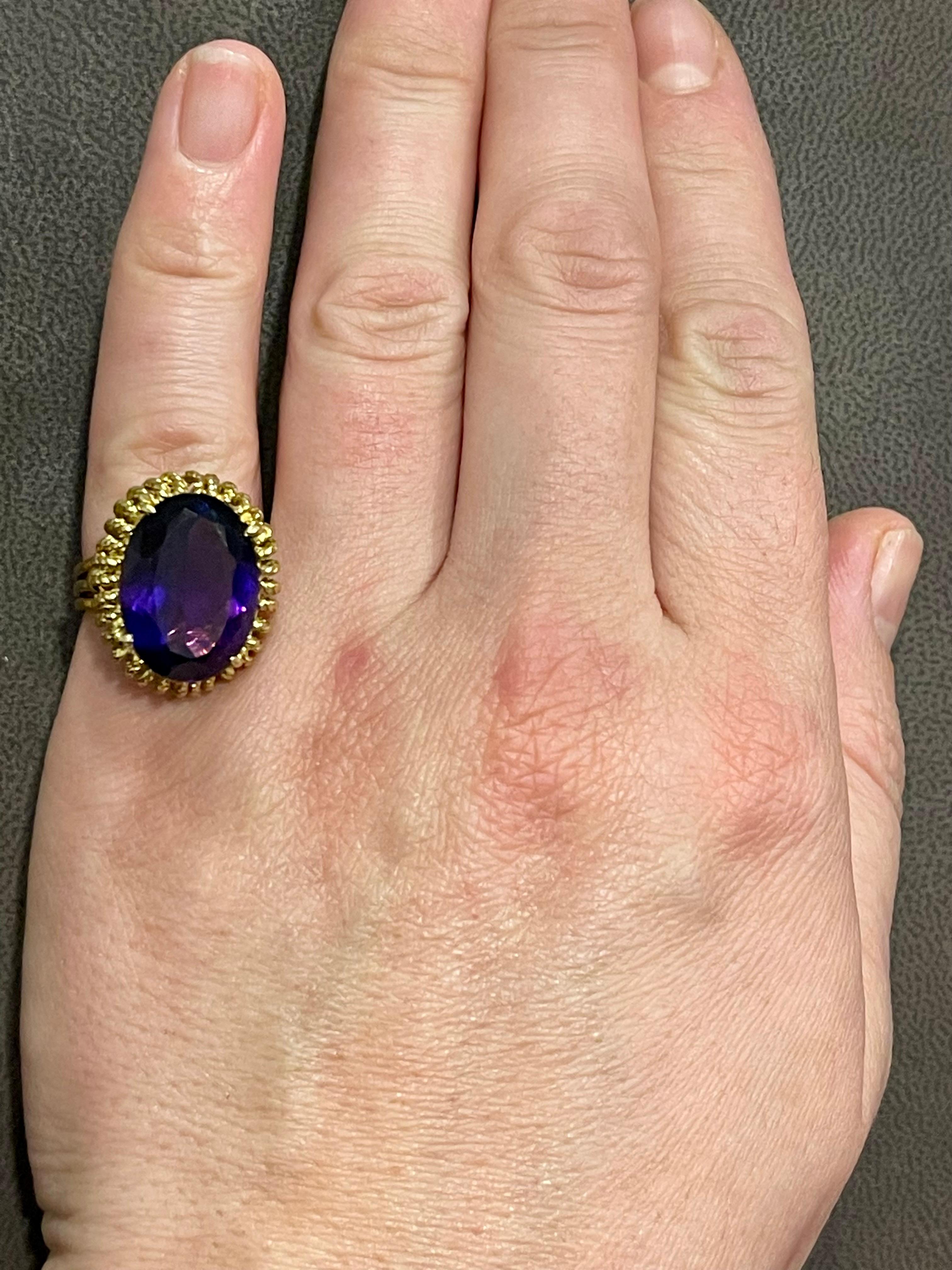 13 Carat Natural Oval Amethyst Cocktail Ring in 18 Karat Yellow Gold, Estate For Sale 10