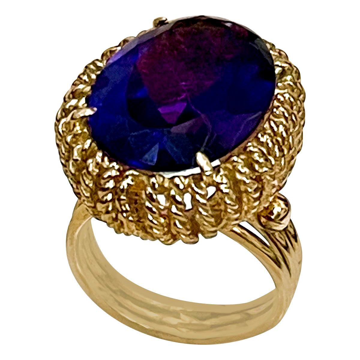 13 Carat Natural Oval Amethyst Cocktail Ring in 18 Karat Yellow Gold, Estate For Sale