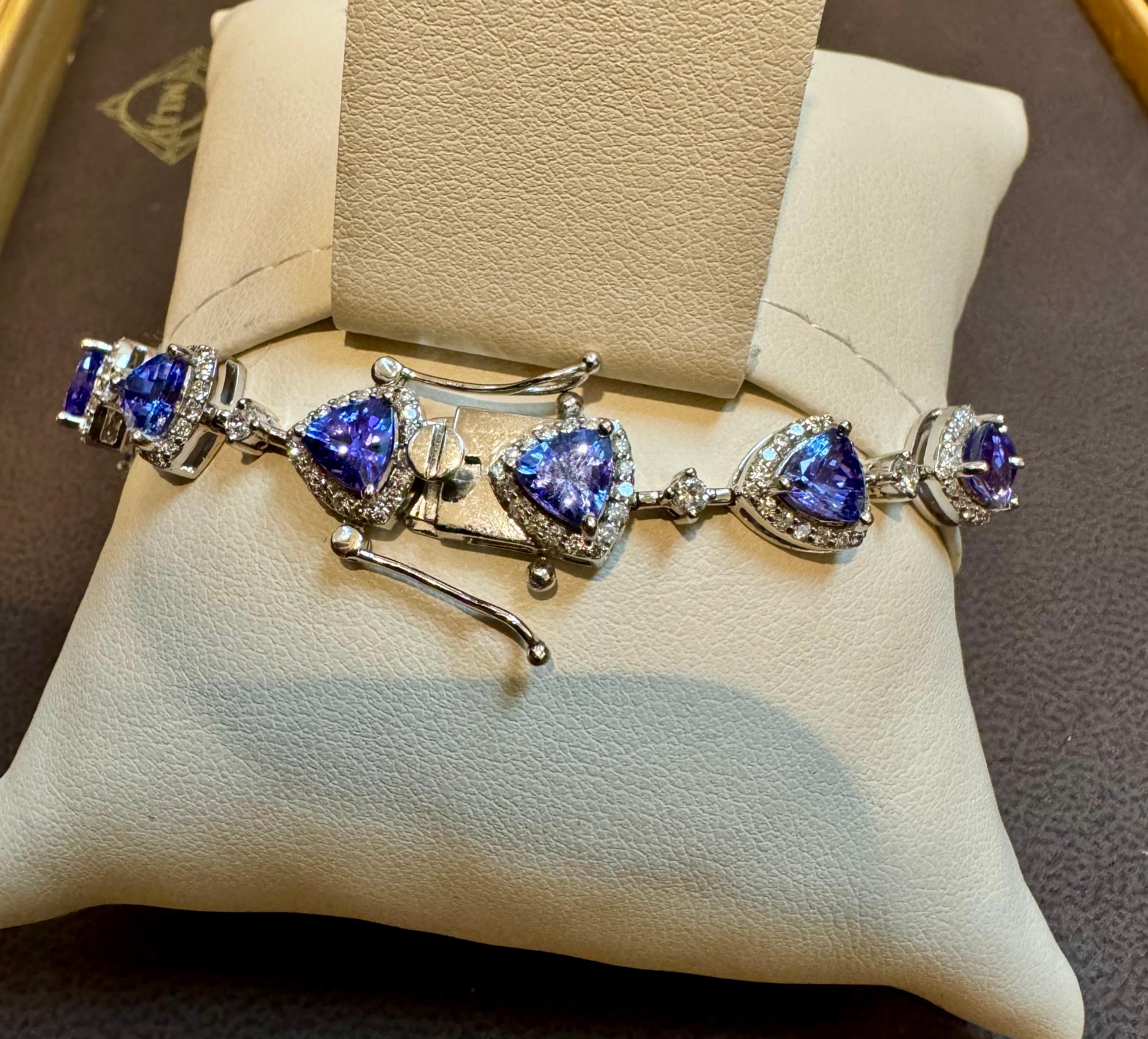 13 Carat Natural Tanzanite & 2.5 Ct Diamond Tennis Bracelet 14 Karat White Gold For Sale 2