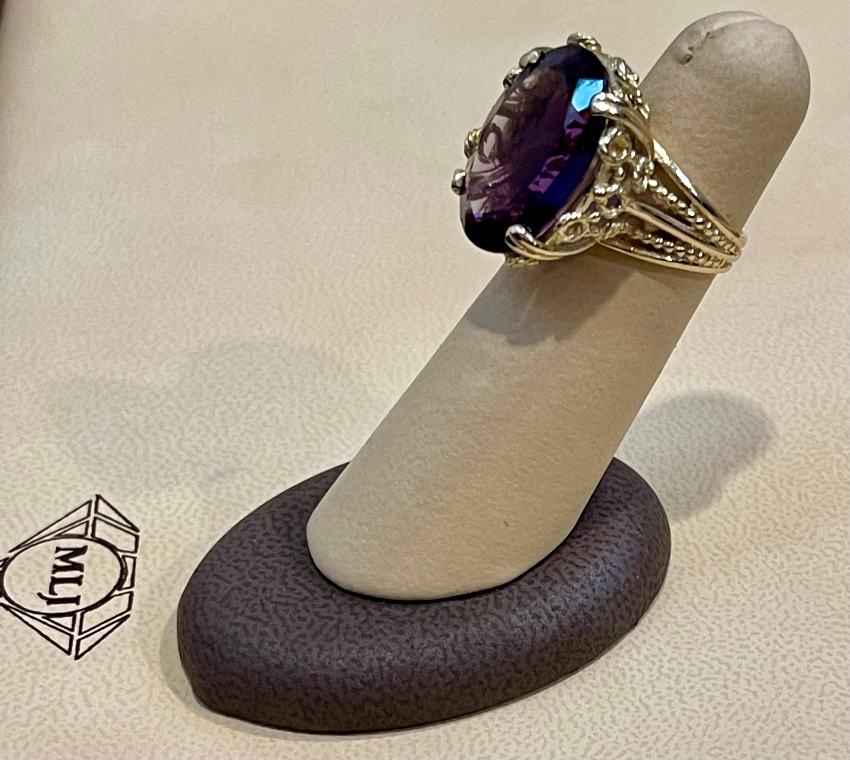 13 Carat Oval Bolivian Amethyst Cocktail Ring in 14 Karat Yellow Gold For Sale 2