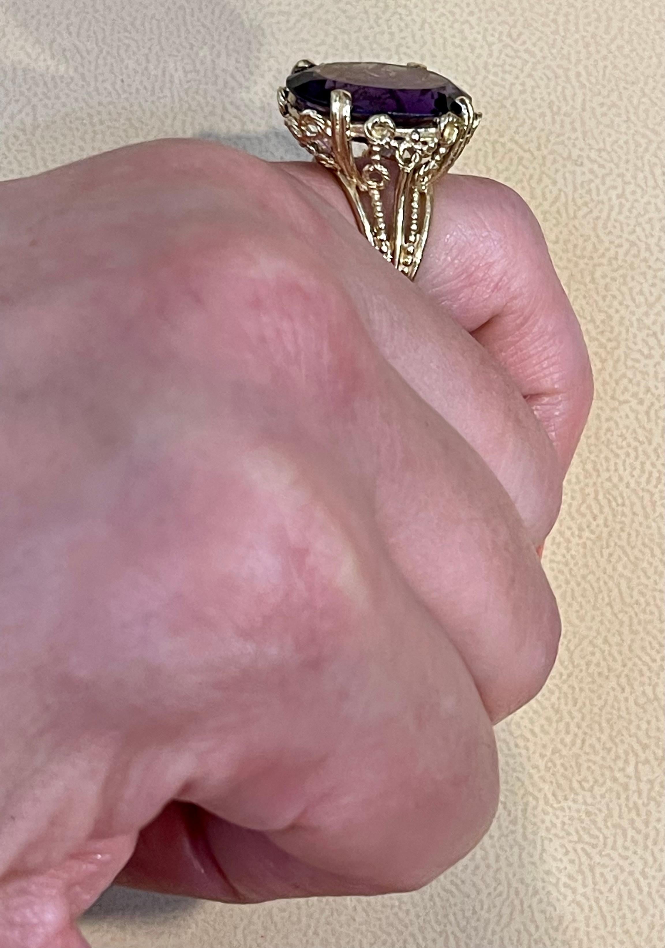 Anillo de Cóctel de Amatista Boliviana Ovalada de 13 Quilates en Oro Amarillo de 14 Kilates en venta 7