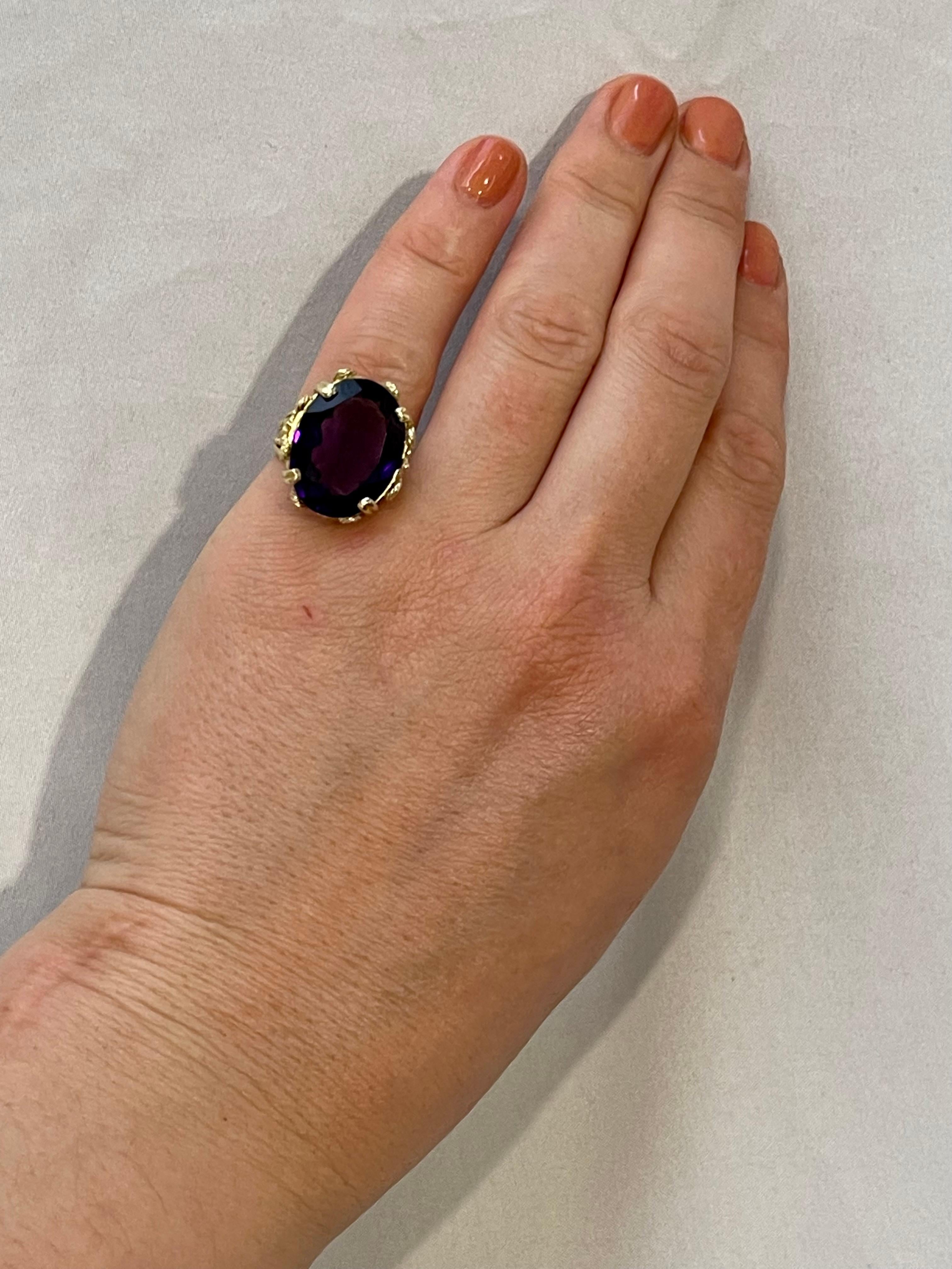 13 Carat Oval Bolivian Amethyst Cocktail Ring in 14 Karat Yellow Gold For Sale 5