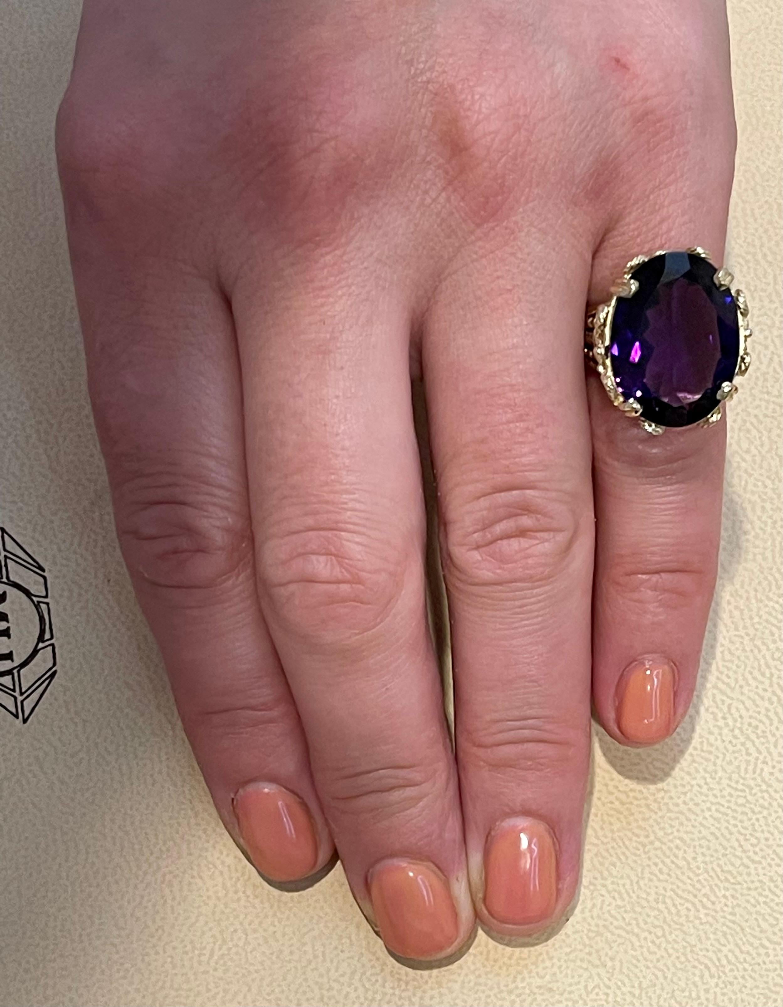 13 Carat Oval Bolivian Amethyst Cocktail Ring in 14 Karat Yellow Gold For Sale 8