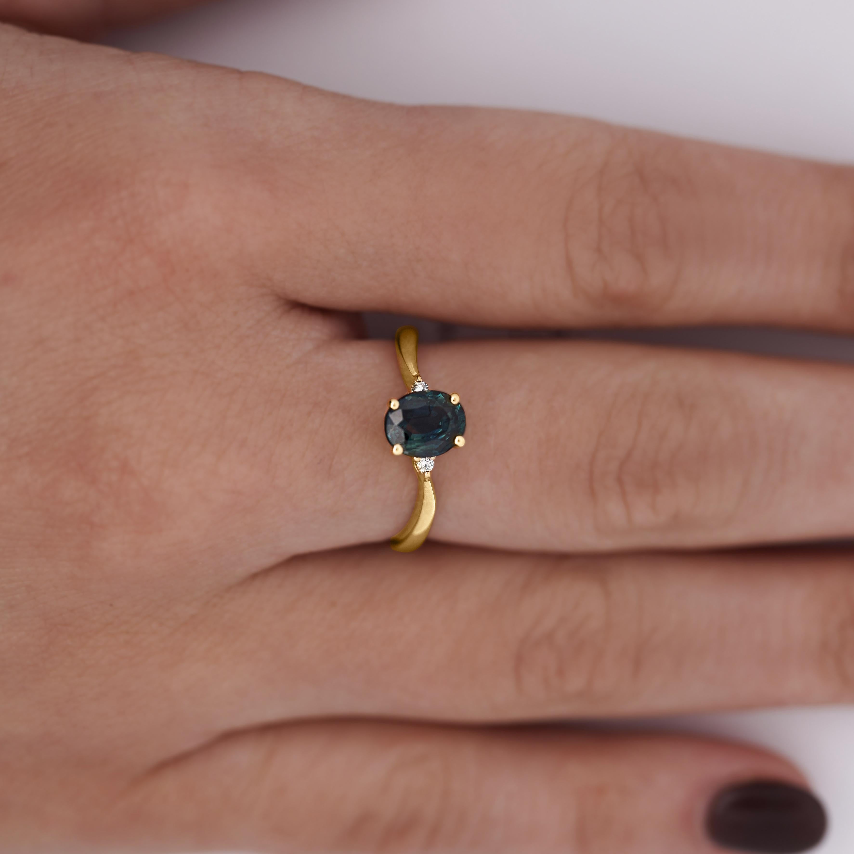 Contemporary 1.3 Carat Oval Cut Blue Sapphire and Diamond 3 Stone Curvy Ring For Sale
