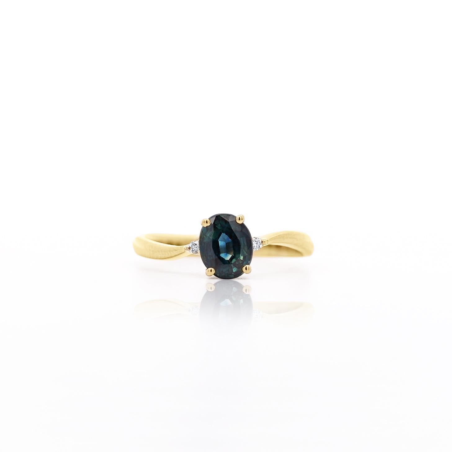 1.3 Carat Oval Cut Blue Sapphire and Diamond 3 Stone Curvy Ring For Sale 1